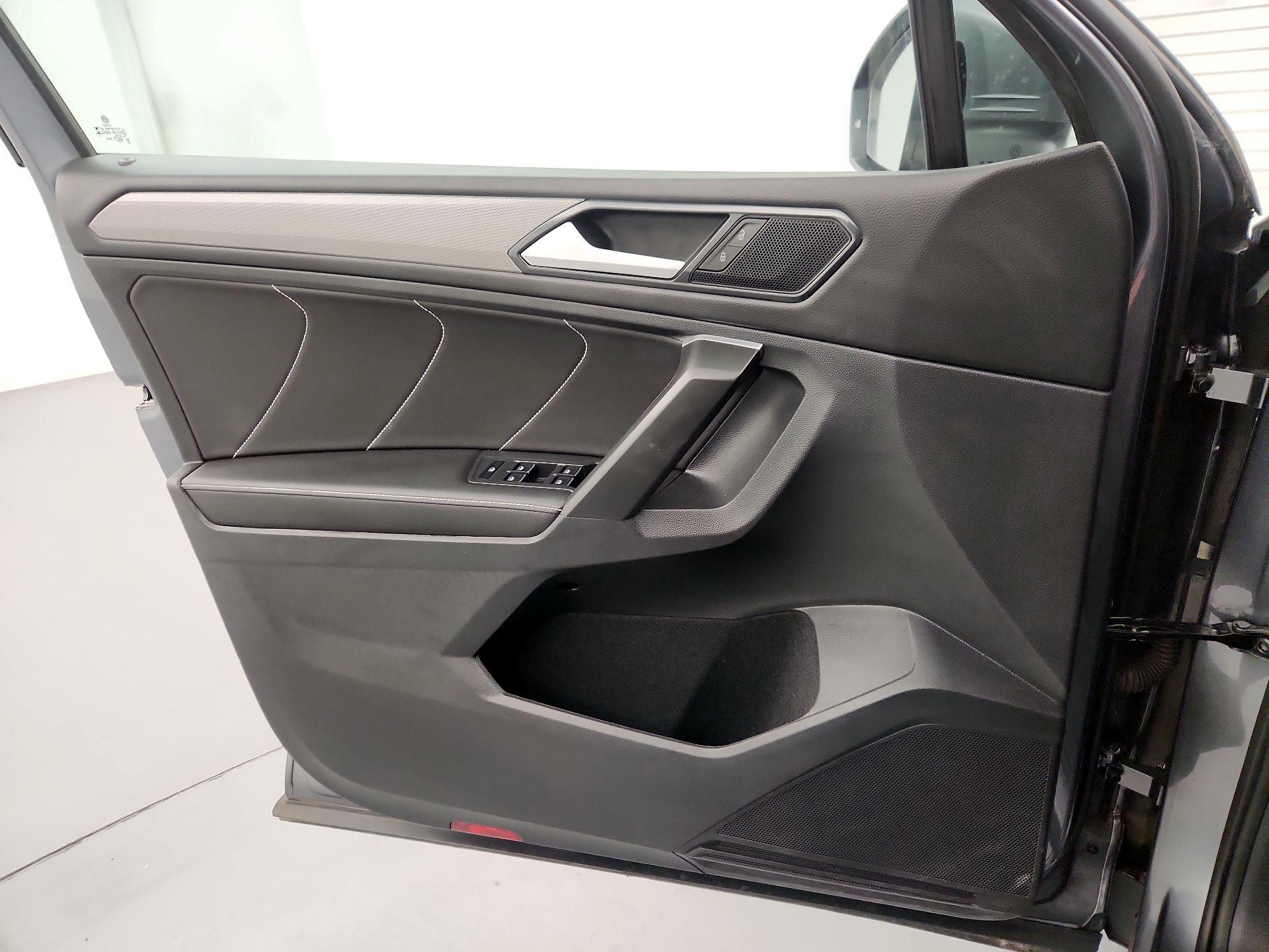 Thumbnail: 2023 Volkswagen Tiguan - 12