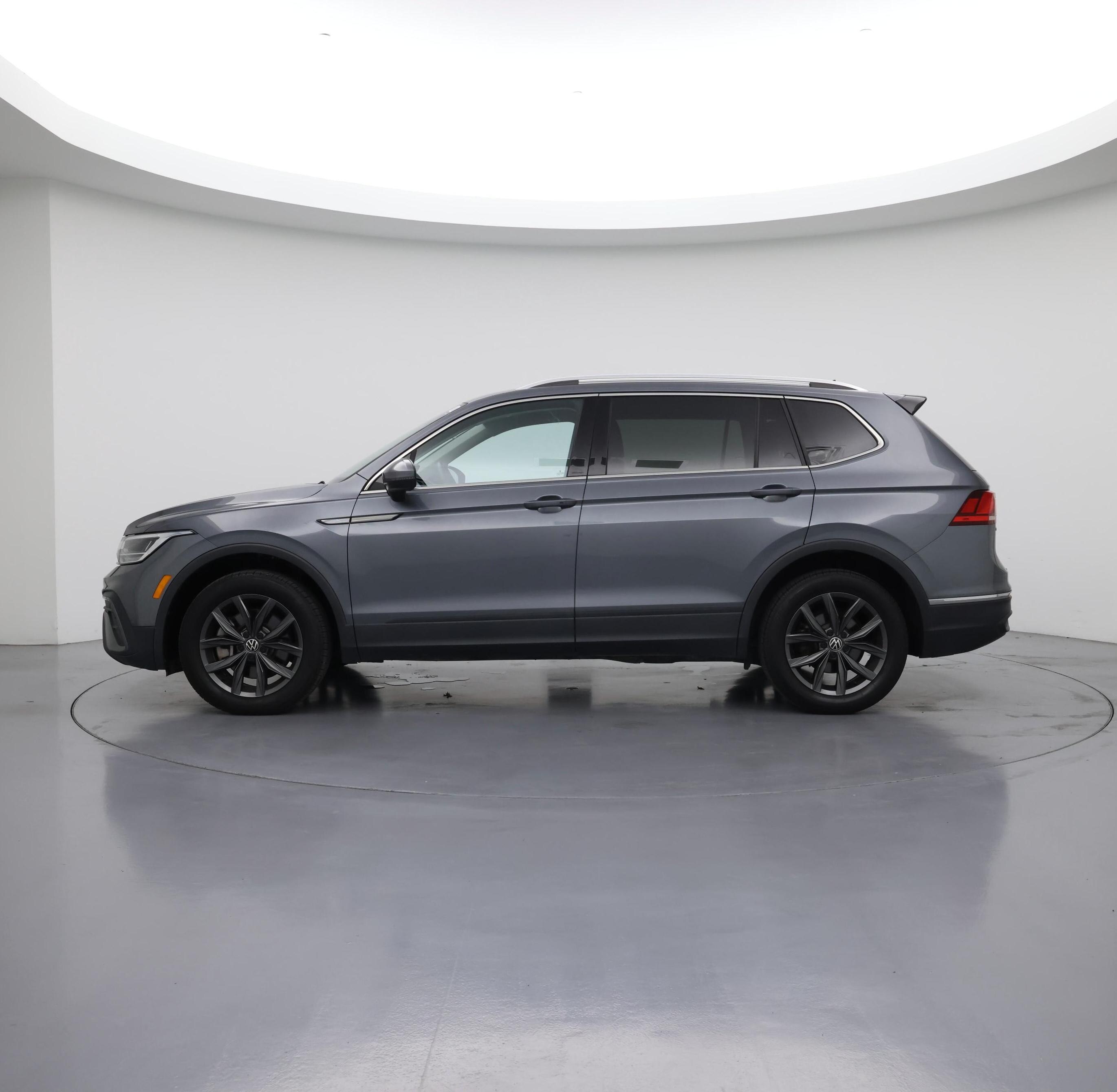 Thumbnail: 2023 Volkswagen Tiguan - 3