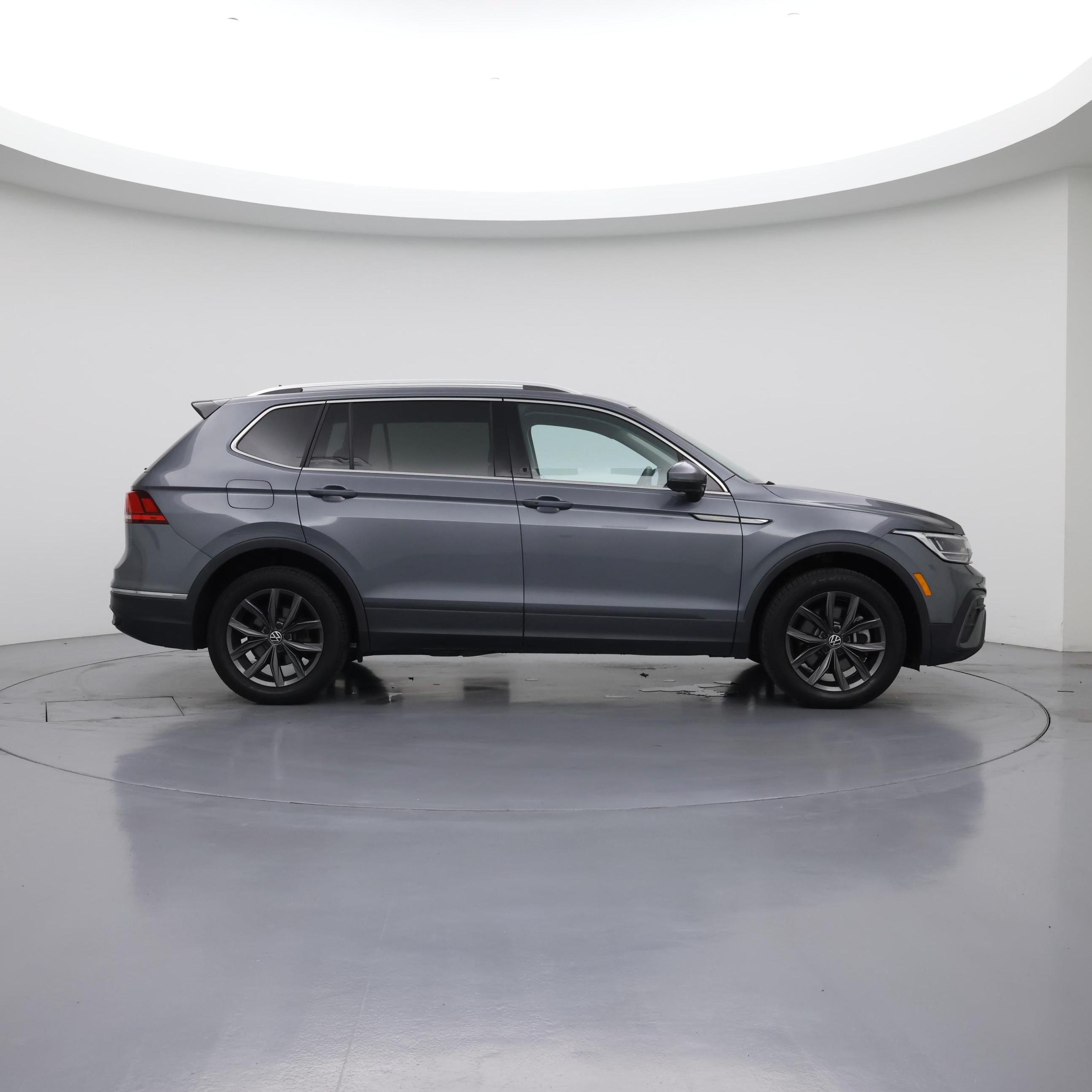 Thumbnail: 2023 Volkswagen Tiguan - 7
