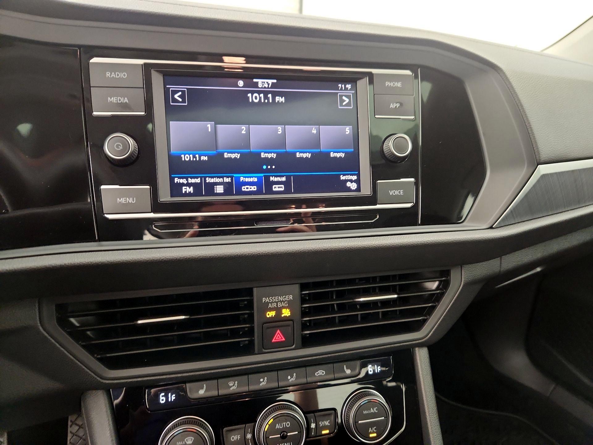 Thumbnail: 2024 Volkswagen Jetta - 15