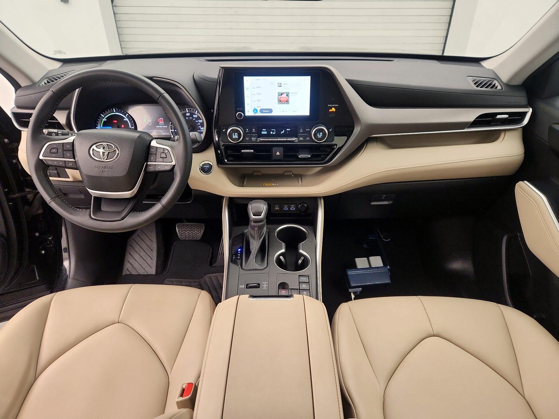 Thumbnail: 2023 Toyota Highlander - 9