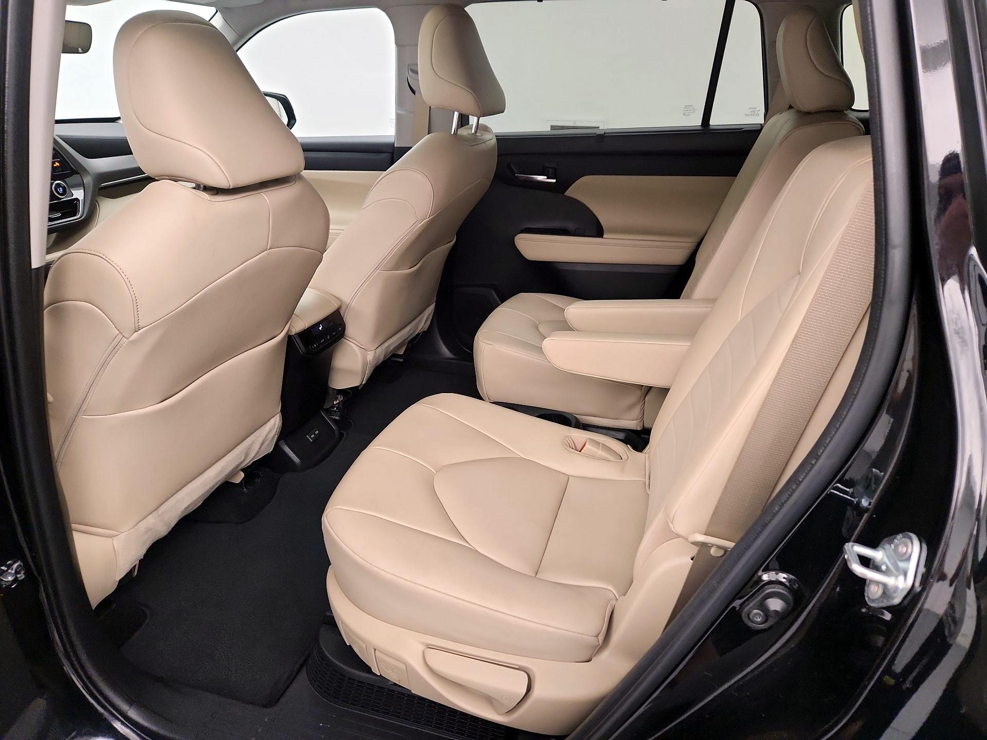 Thumbnail: 2023 Toyota Highlander - 19