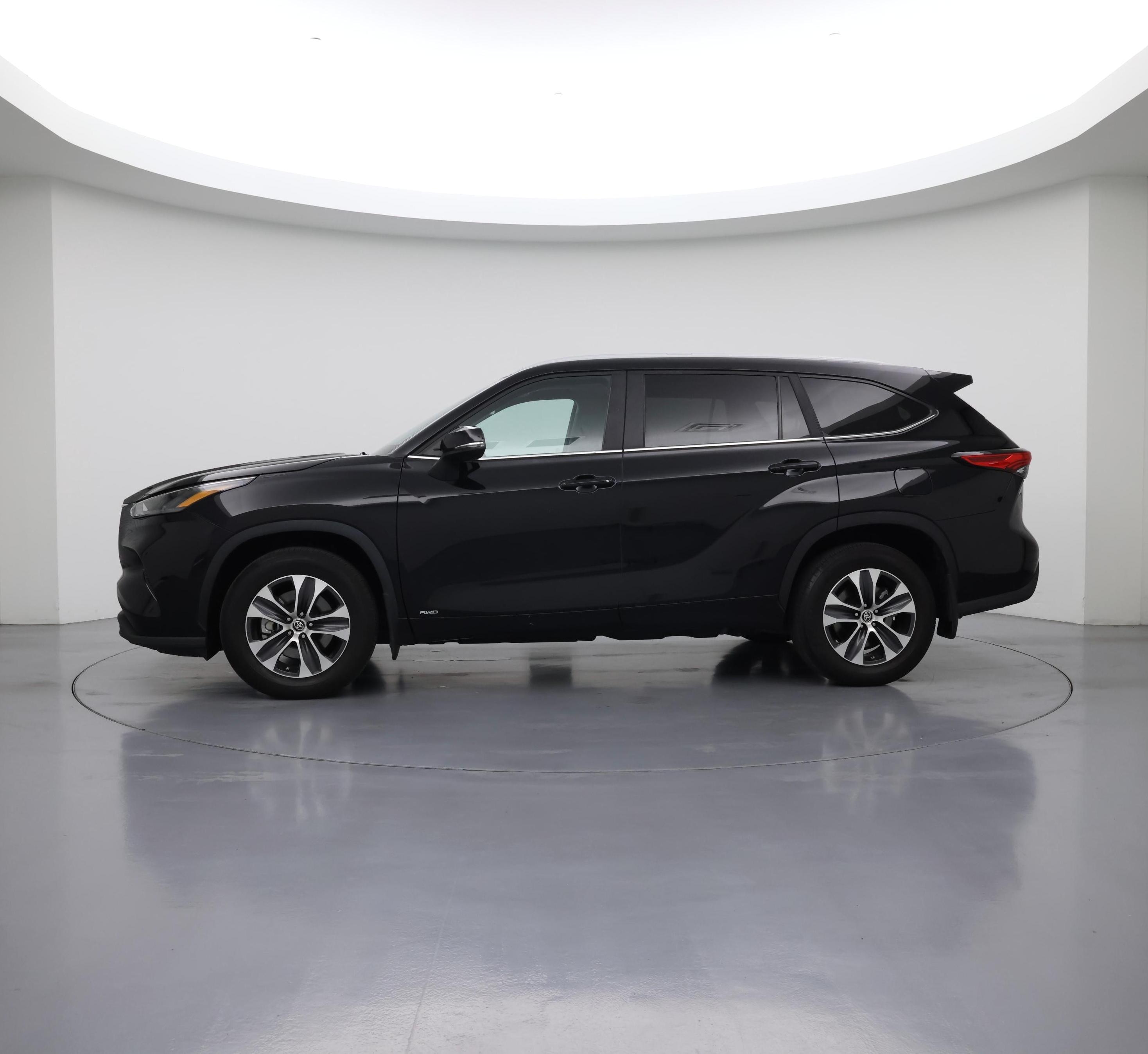 Thumbnail: 2023 Toyota Highlander - 3