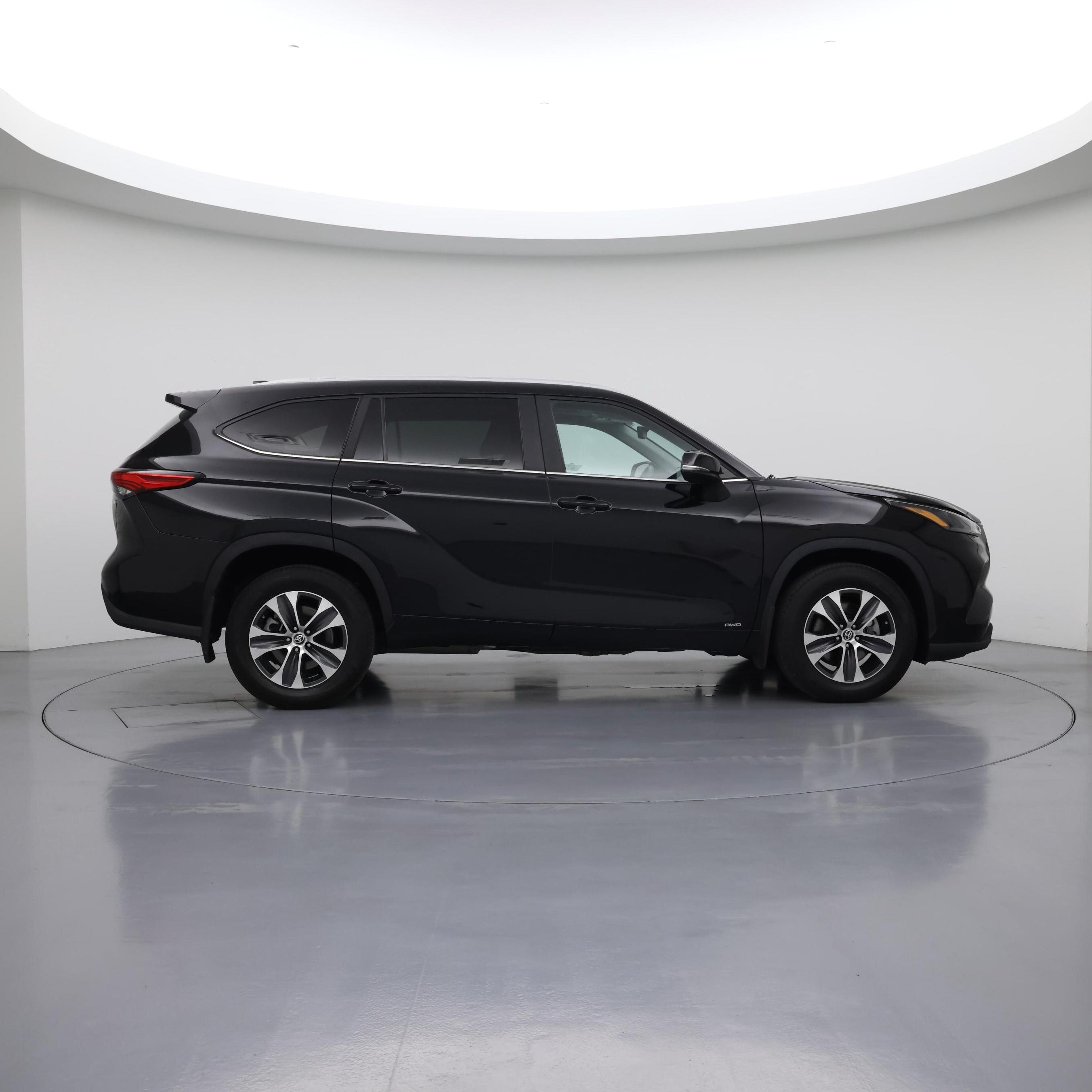 Thumbnail: 2023 Toyota Highlander - 7