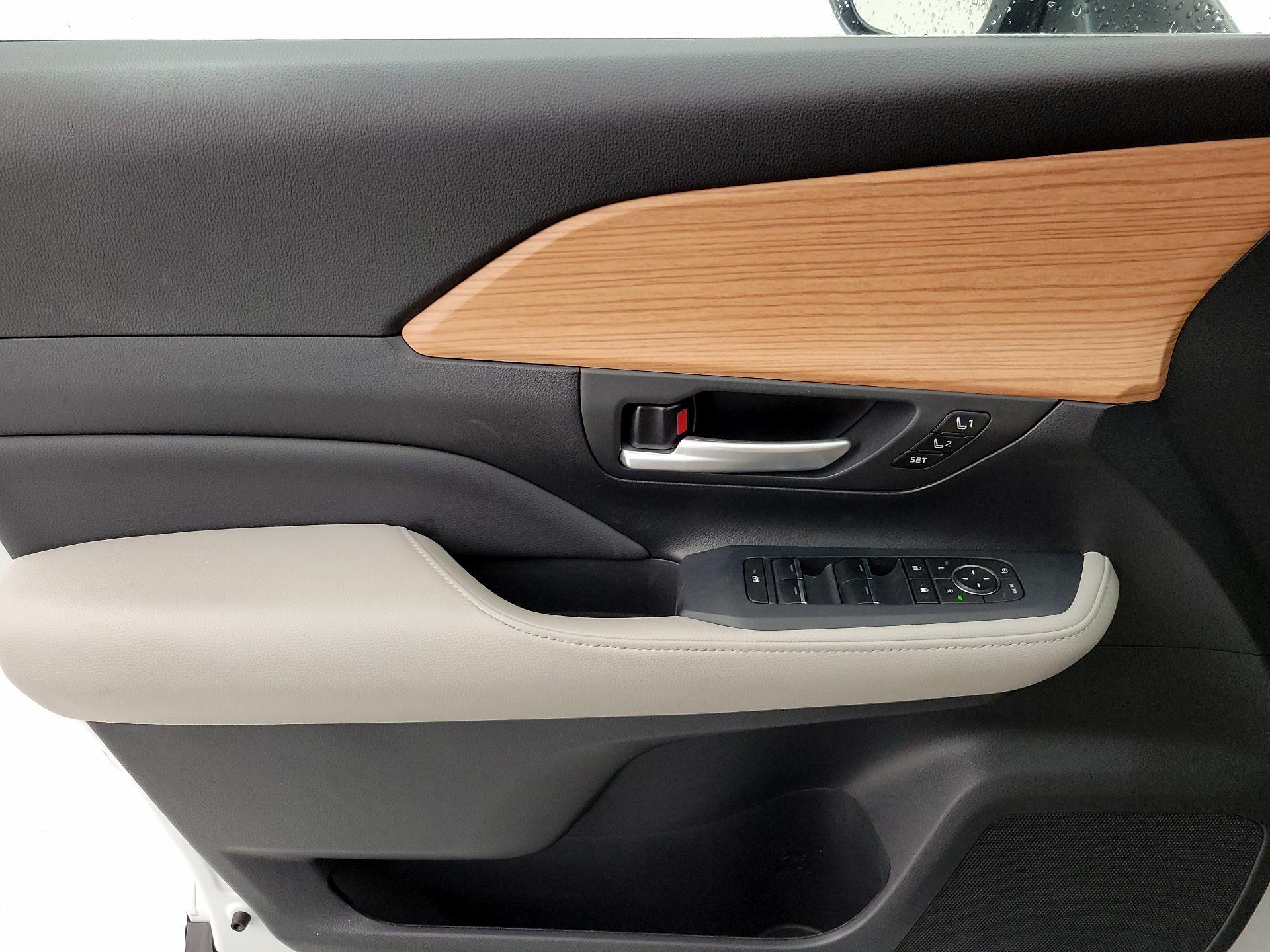 Thumbnail: 2025 Toyota Highlander - 12