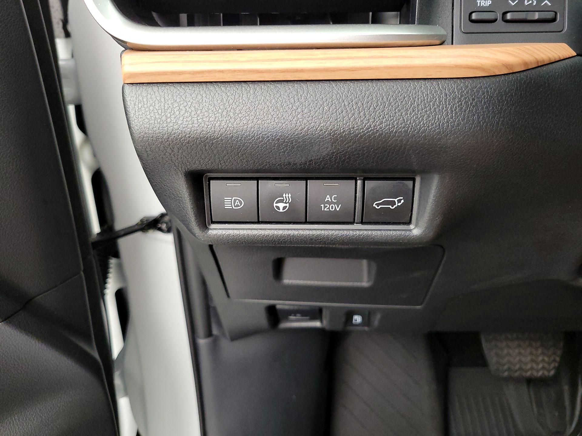 Thumbnail: 2025 Toyota Highlander - 13