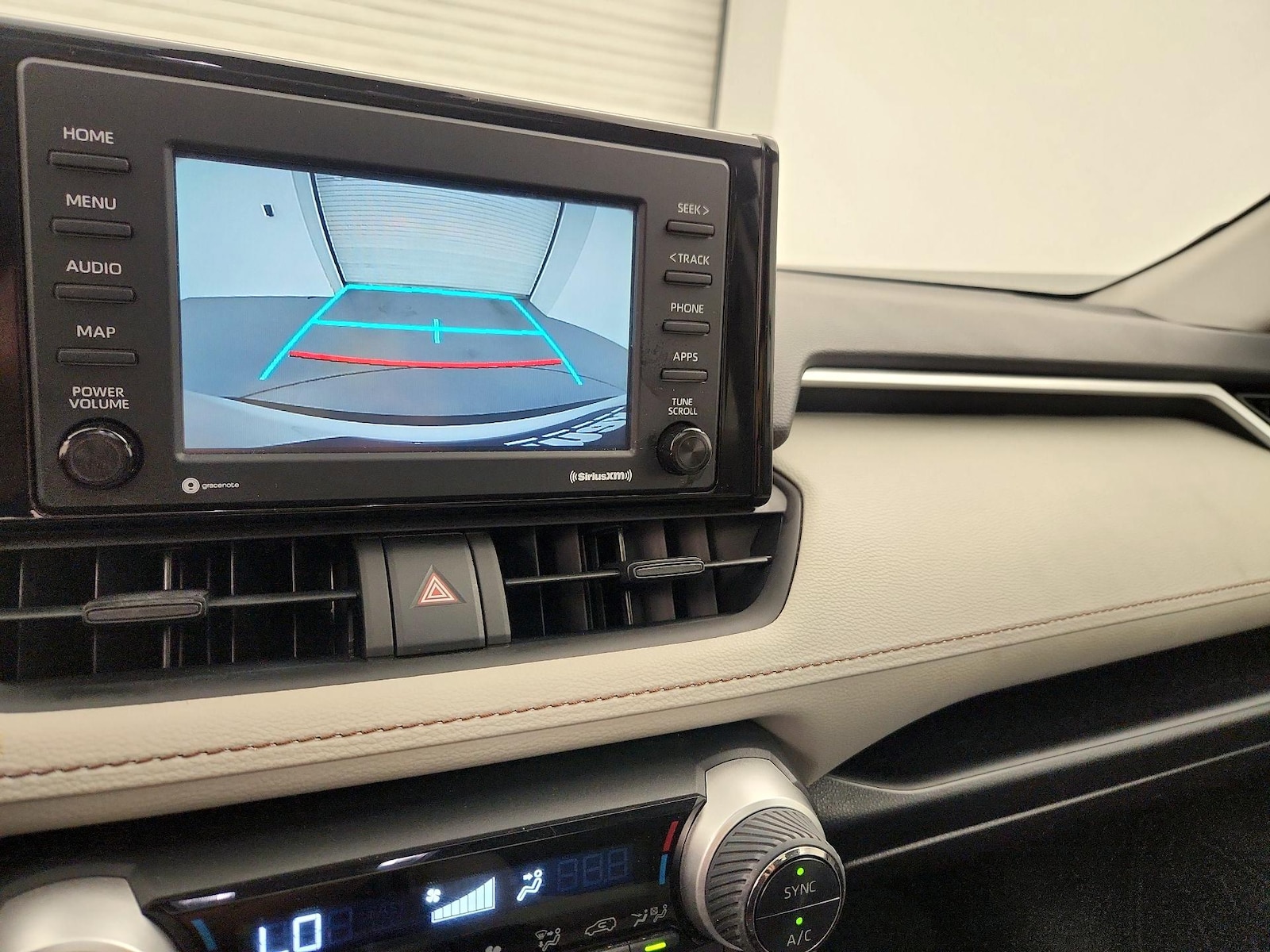 2022 Toyota RAV4 XLE - Photo 15