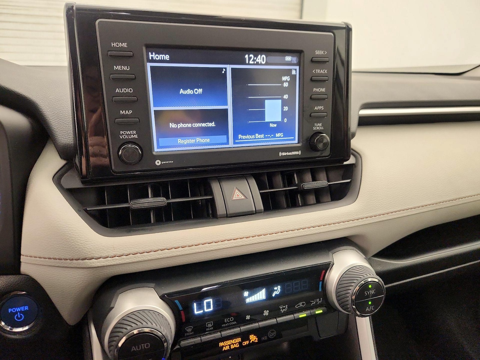2022 Toyota RAV4 XLE - Photo 16