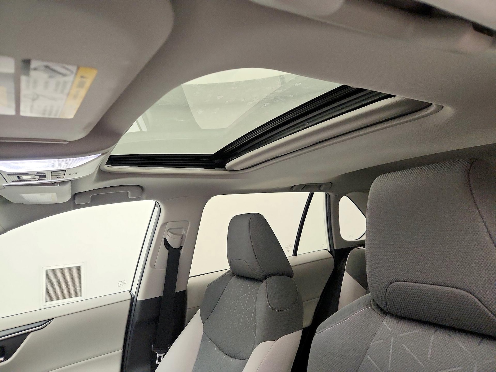 2022 Toyota RAV4 XLE - Photo 20