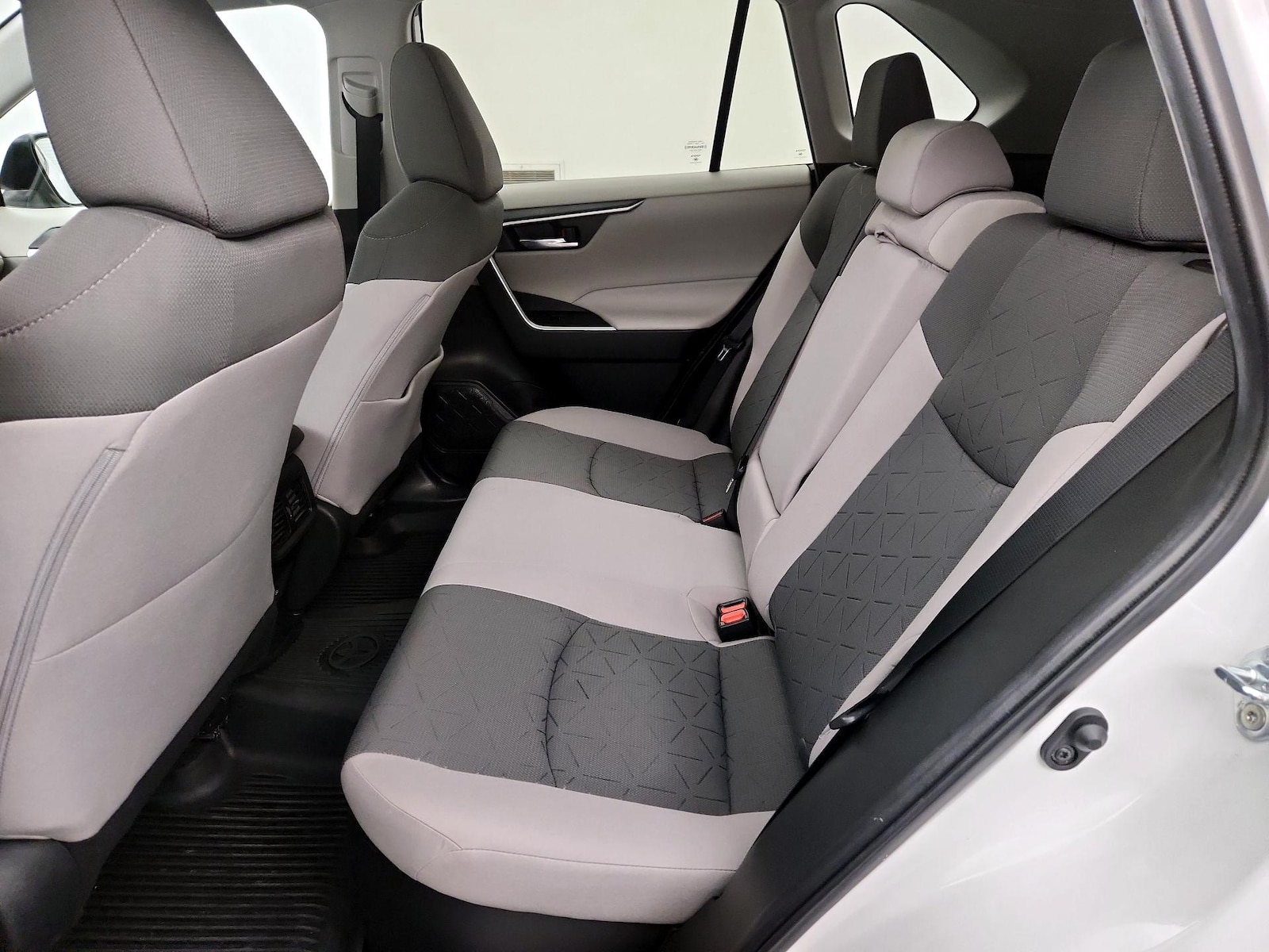 2022 Toyota RAV4 XLE - Photo 21