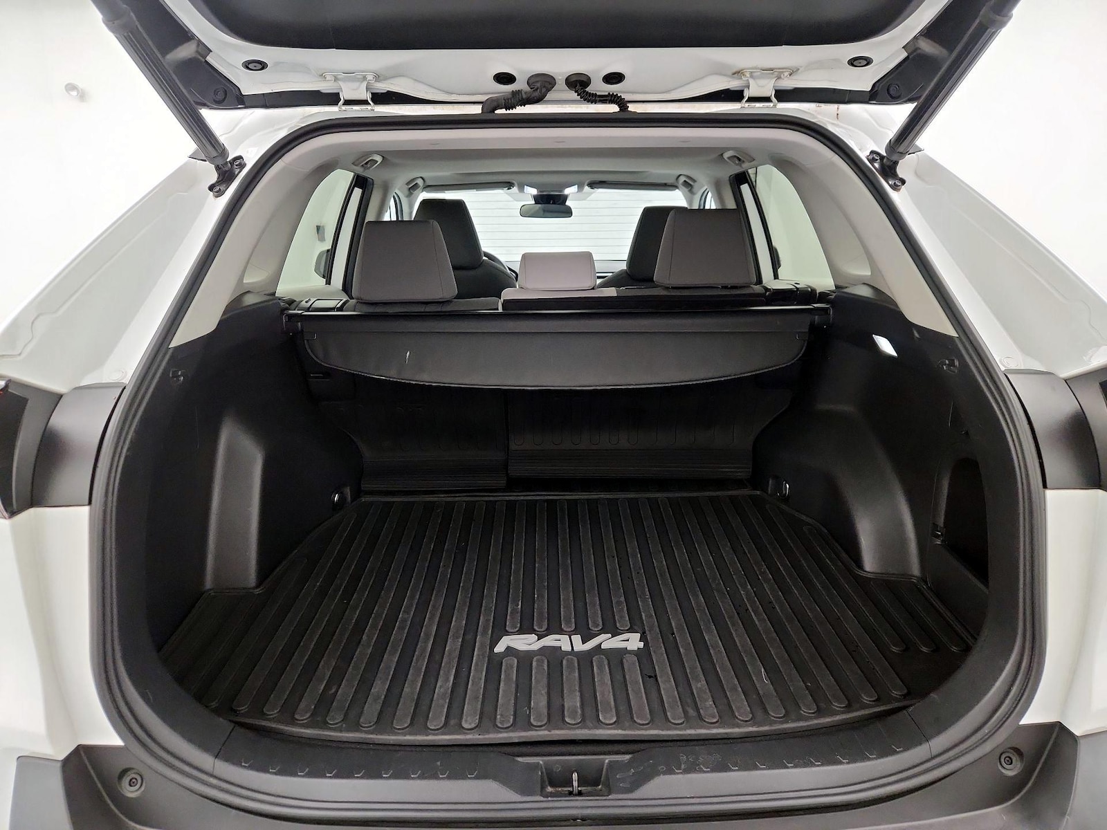 2022 Toyota RAV4 XLE - Photo 22