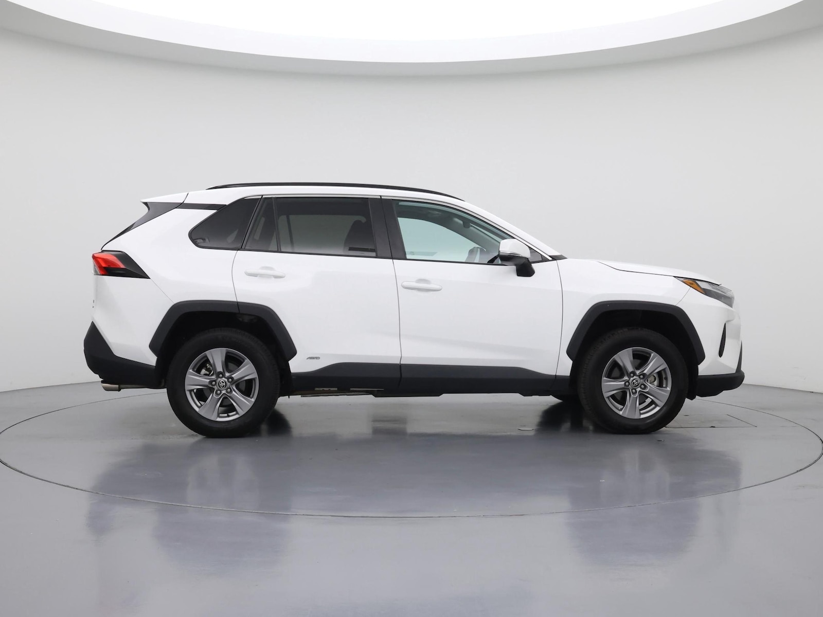 2022 Toyota RAV4 XLE - Photo 8