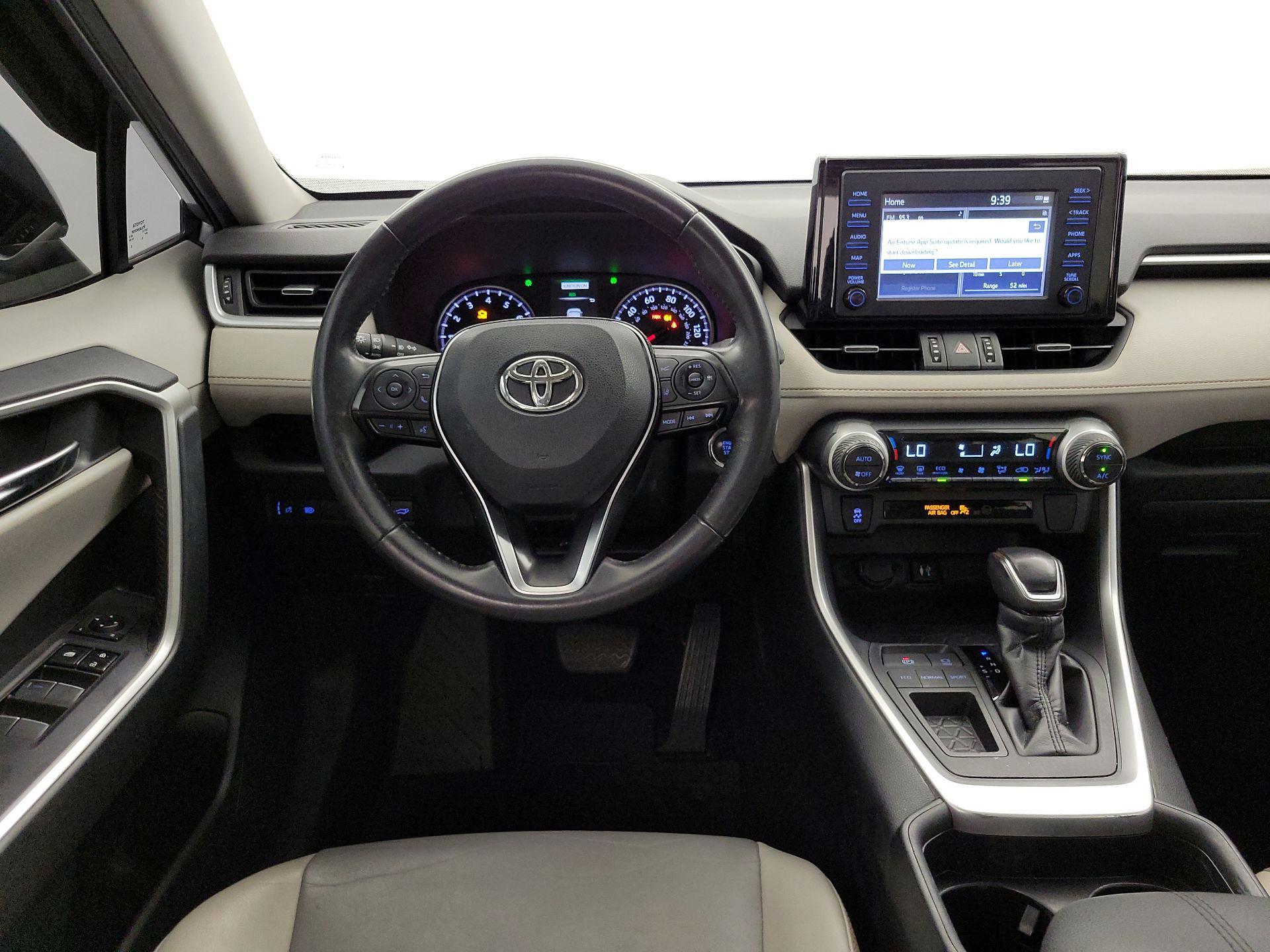 Thumbnail: 2019 Toyota RAV4 - 10
