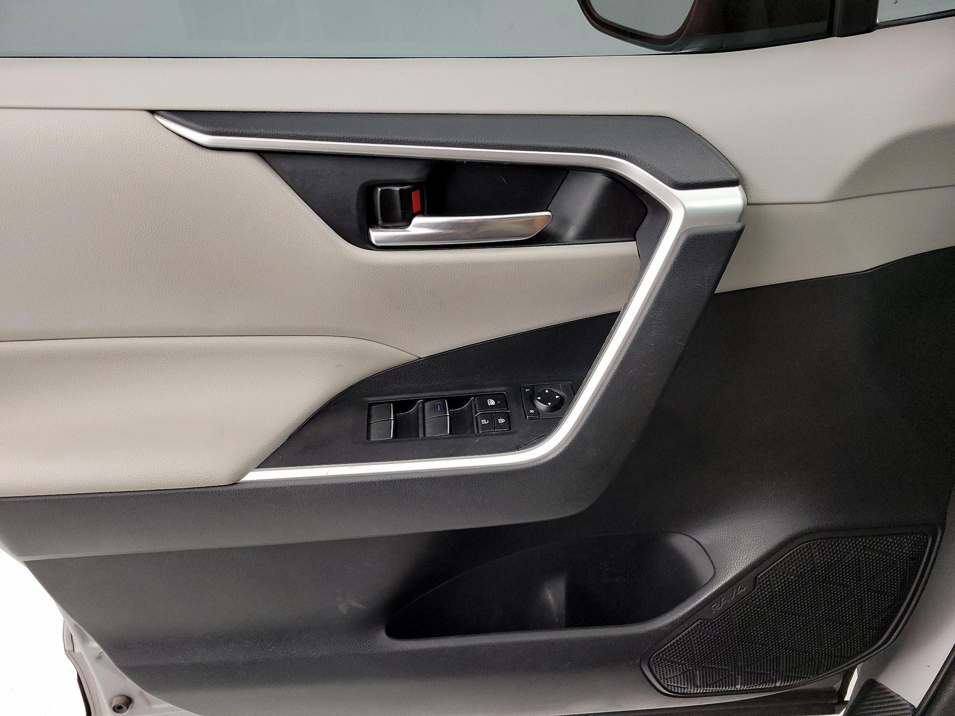 Thumbnail: 2019 Toyota RAV4 - 12