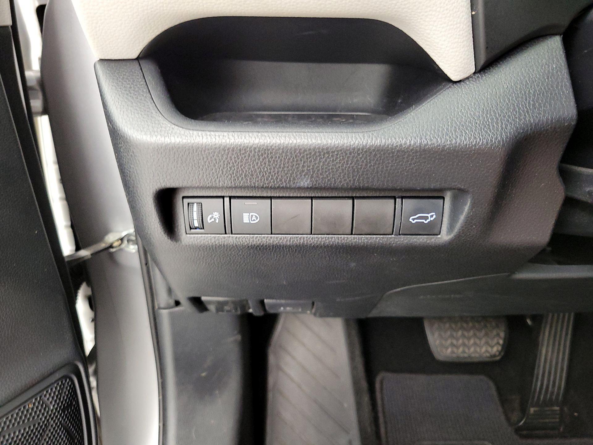 Thumbnail: 2019 Toyota RAV4 - 13