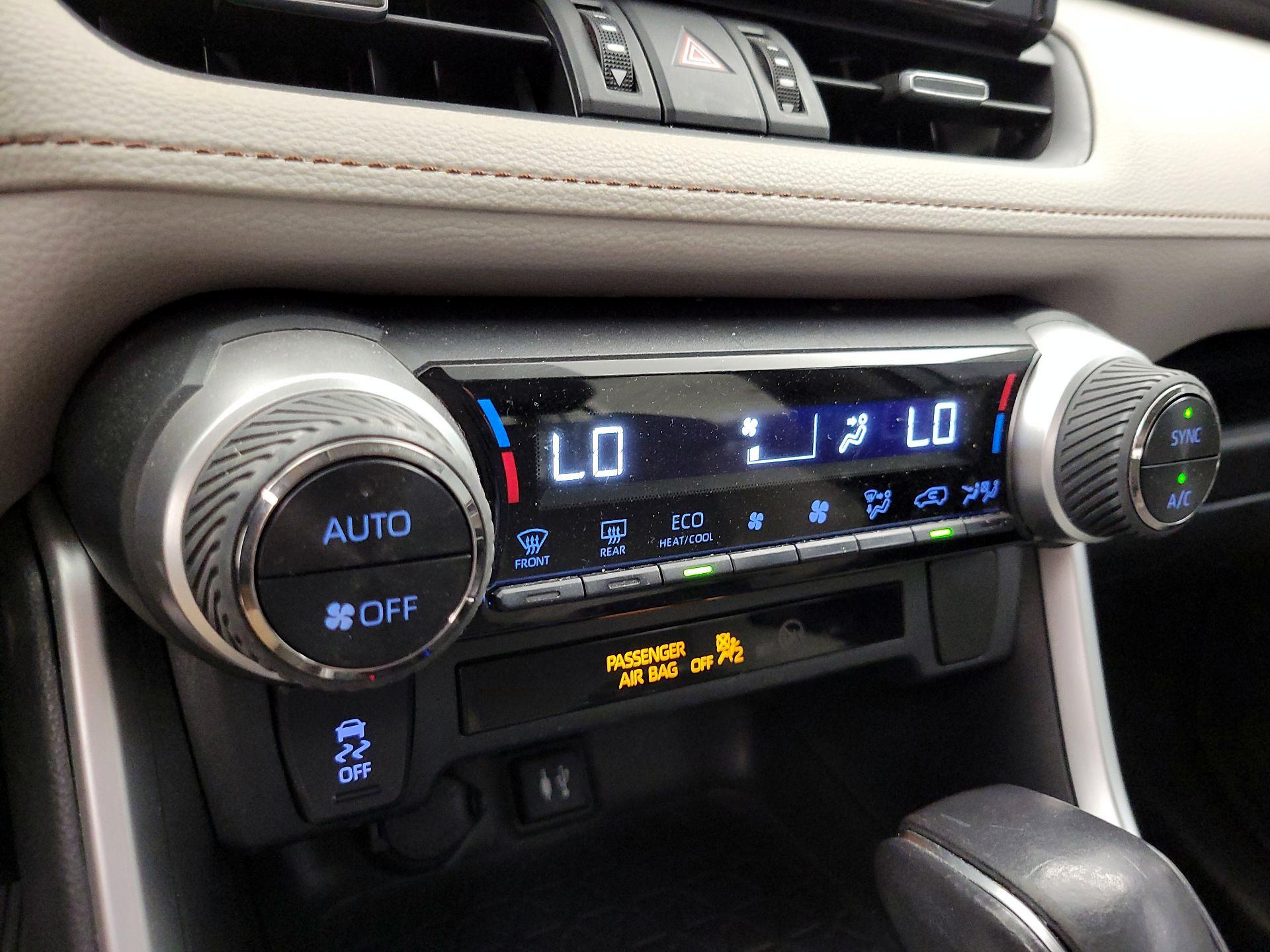 Thumbnail: 2019 Toyota RAV4 - 16