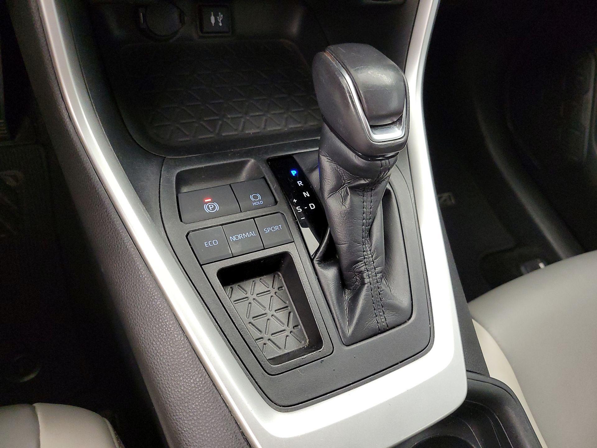 Thumbnail: 2019 Toyota RAV4 - 17