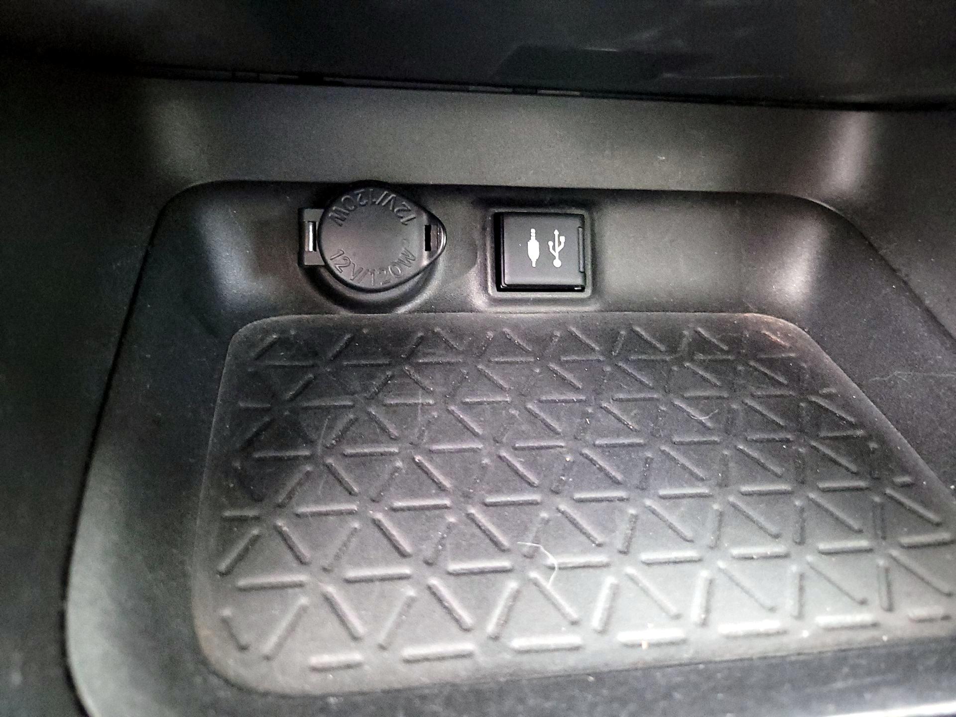 Thumbnail: 2019 Toyota RAV4 - 18