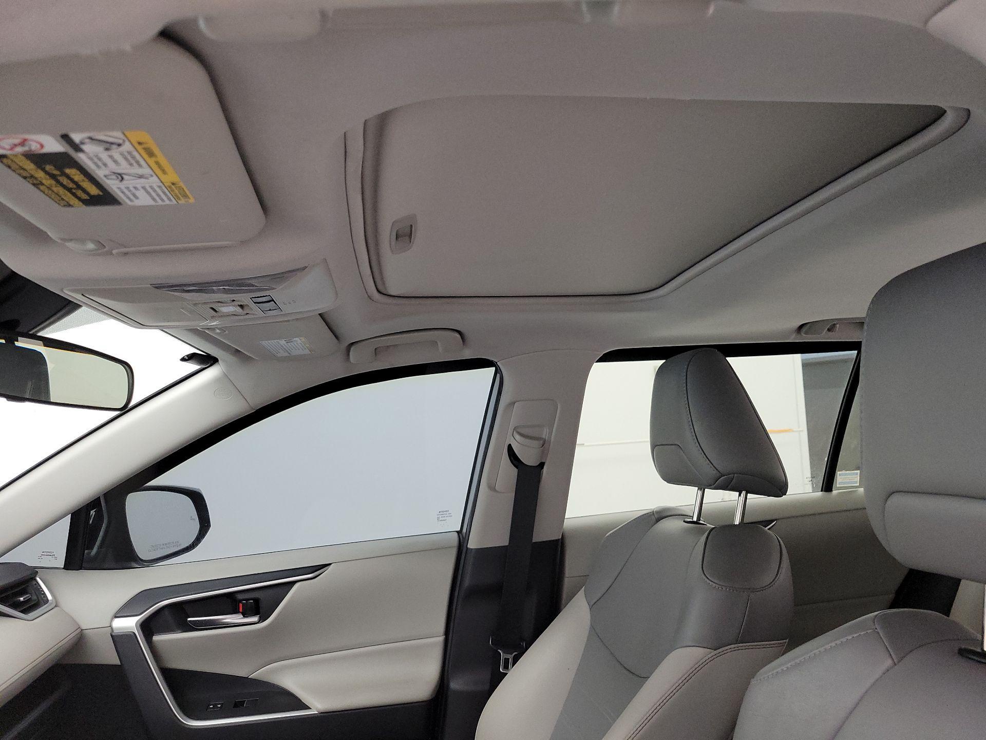Thumbnail: 2019 Toyota RAV4 - 19