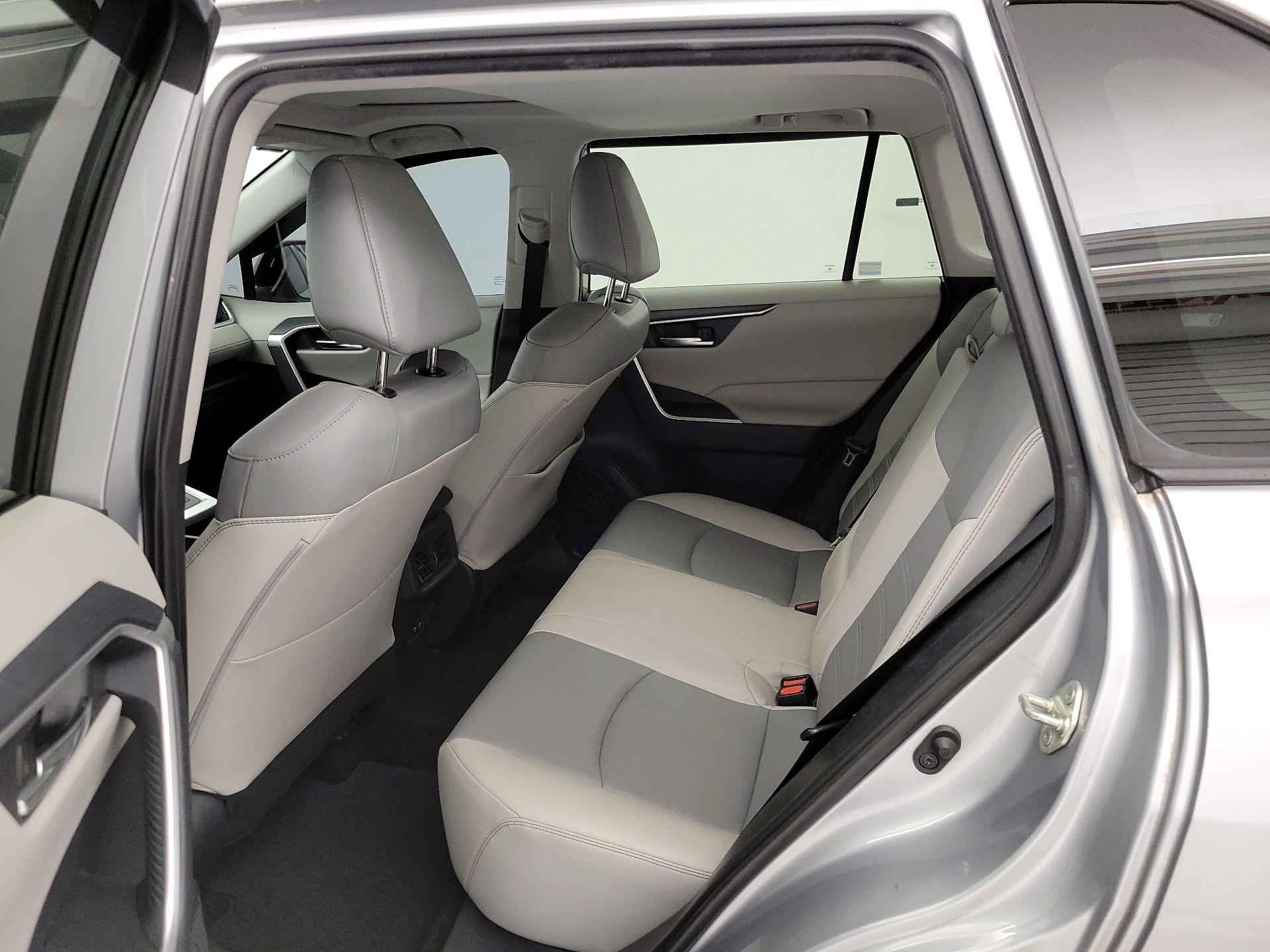 Thumbnail: 2019 Toyota RAV4 - 20