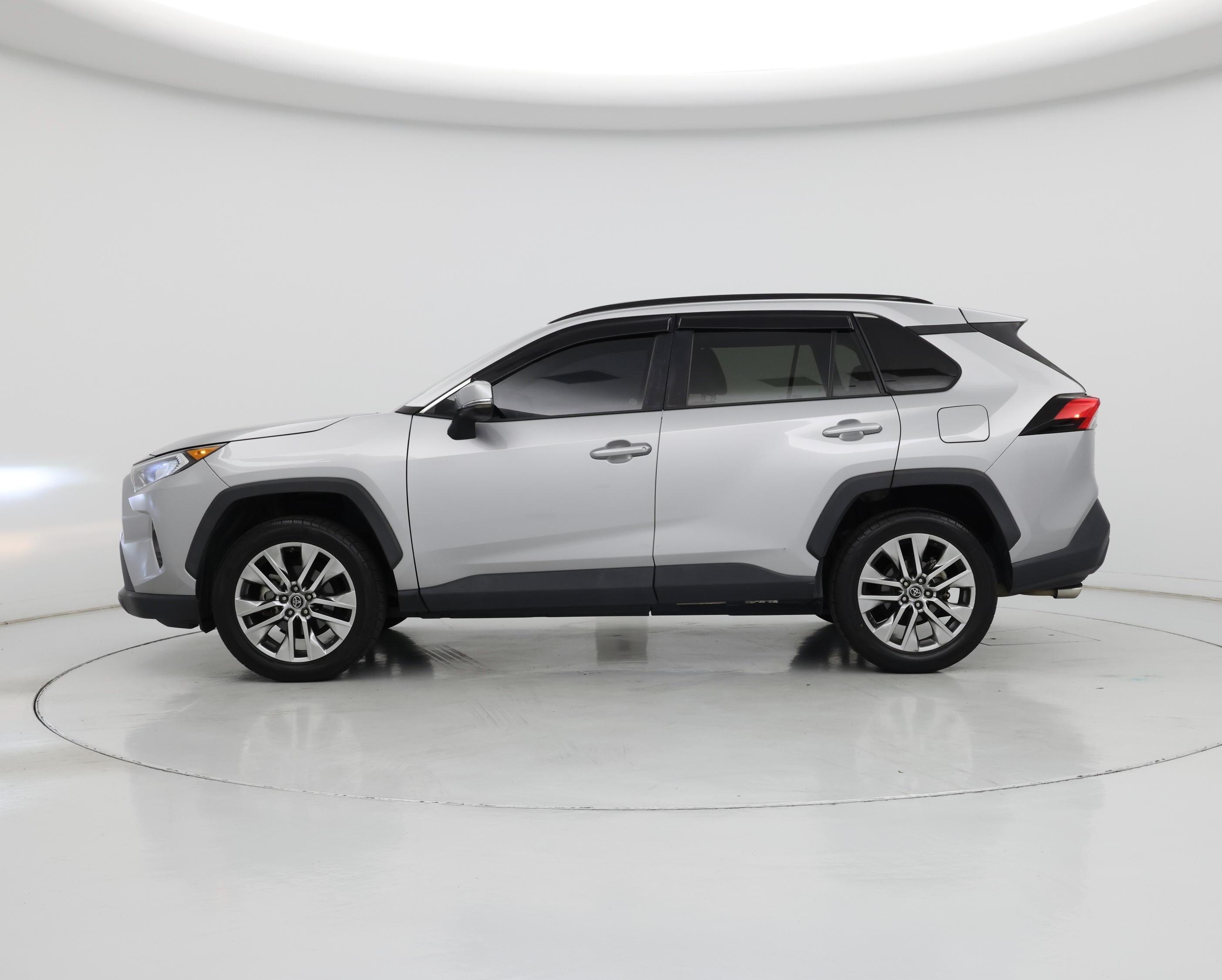 Thumbnail: 2019 Toyota RAV4 - 3