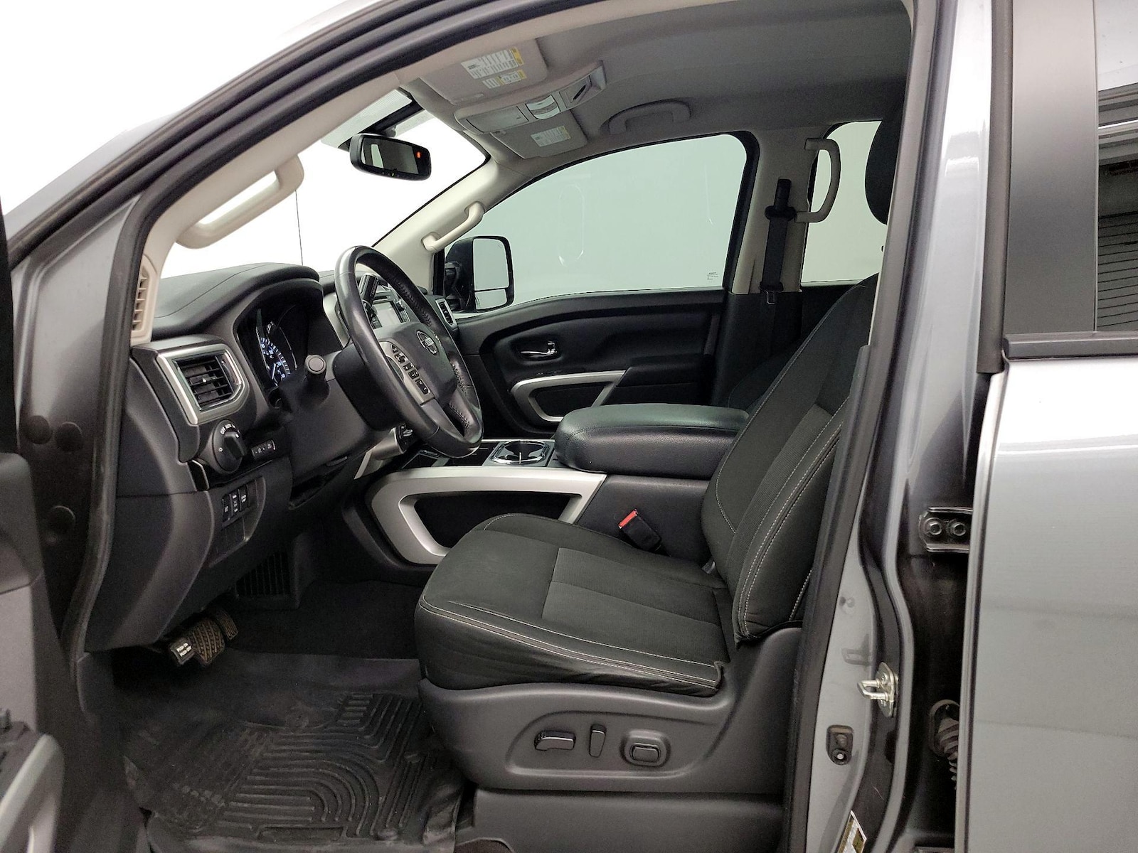 2017 Nissan Titan SV - Photo 12