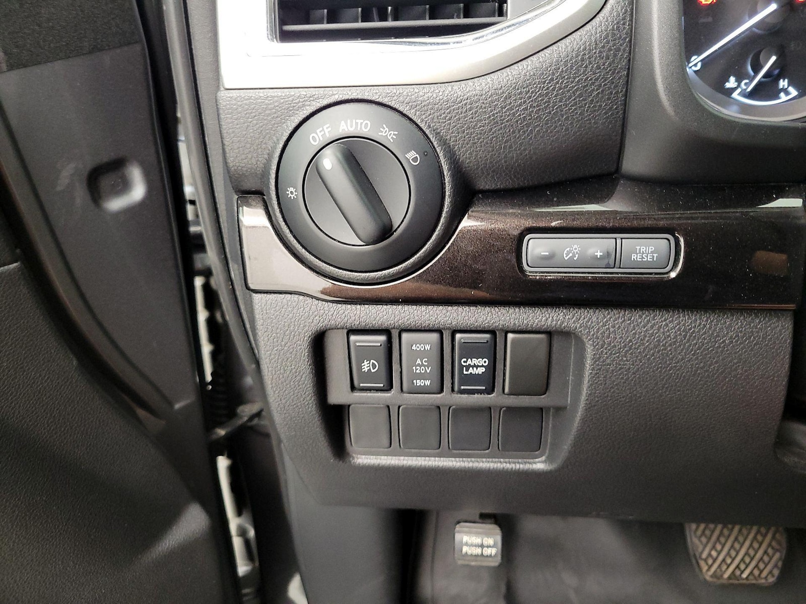 2017 Nissan Titan SV - Photo 14