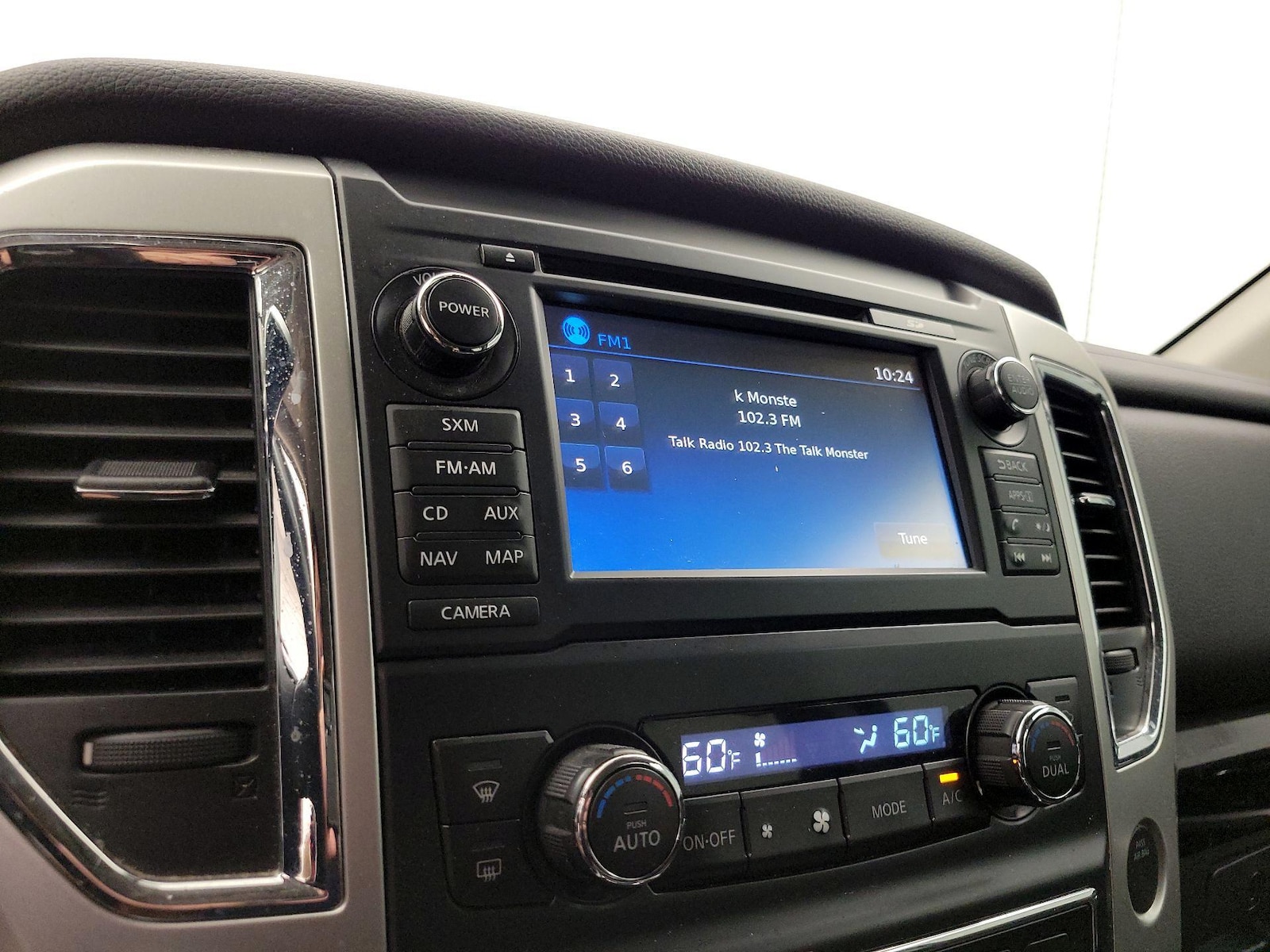 2017 Nissan Titan SV - Photo 17
