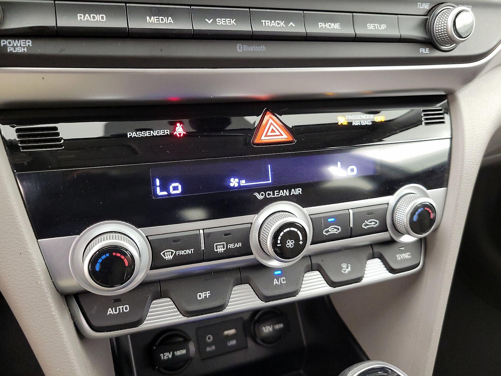 2020 Hyundai Elantra SE - Photo 17