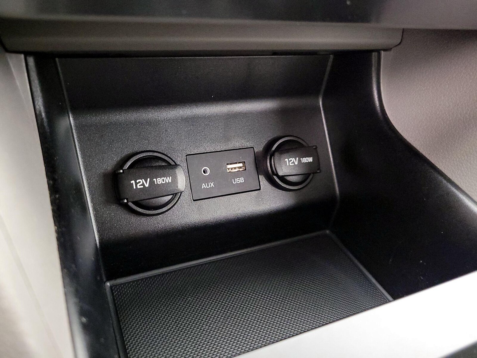 2020 Hyundai Elantra SE - Photo 19