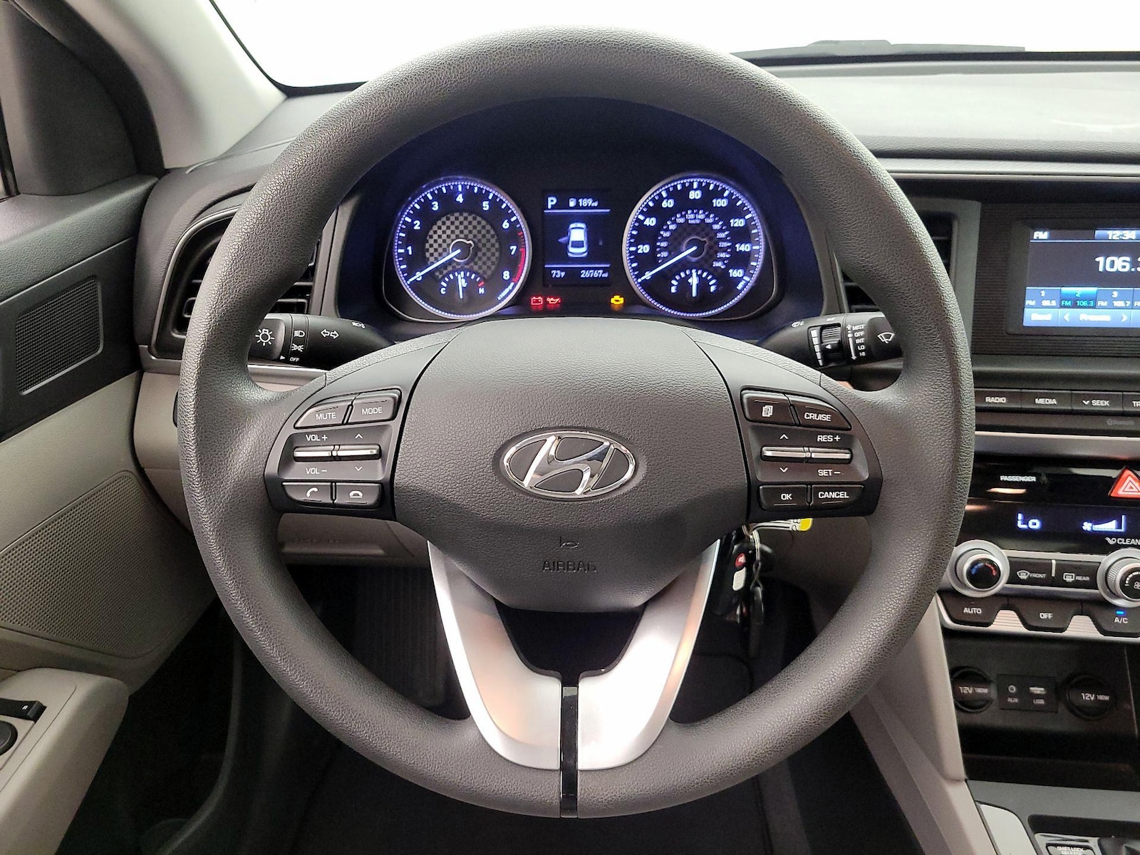 2020 Hyundai Elantra SE - Photo 11