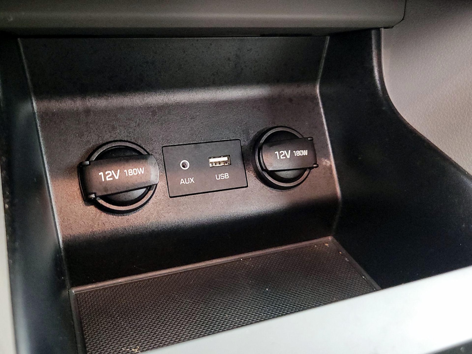 2020 Hyundai Elantra SE - Photo 19