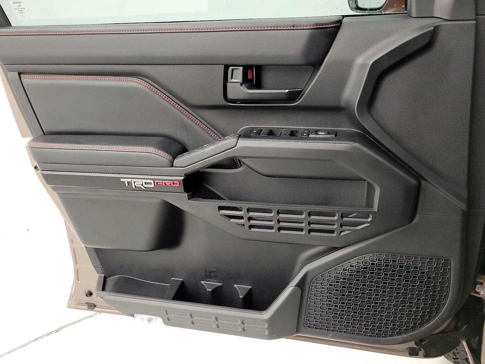 2025 Toyota Tacoma TRD Pro - Photo 13