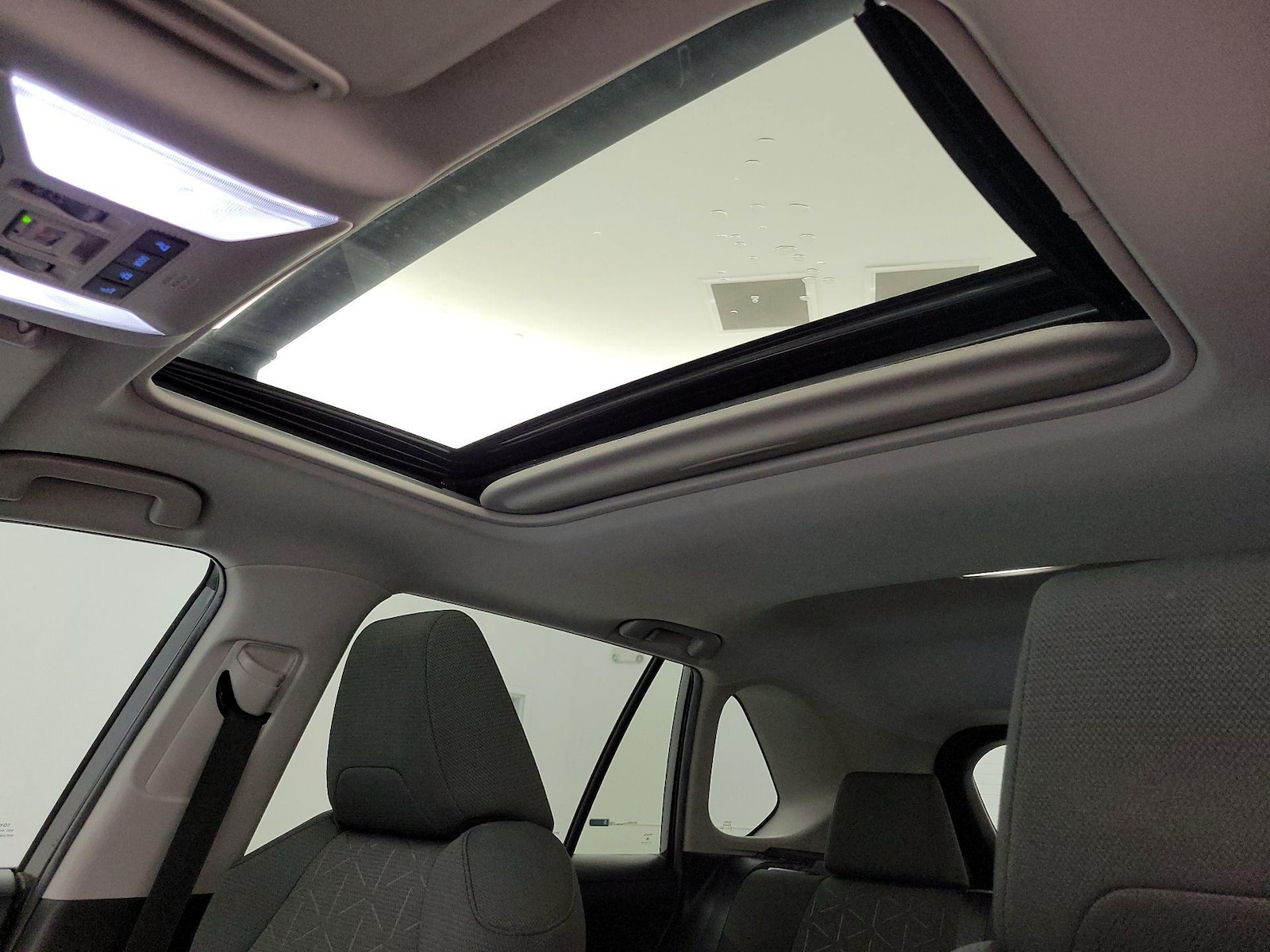 Sunroof(s) & Overhead Airbags
