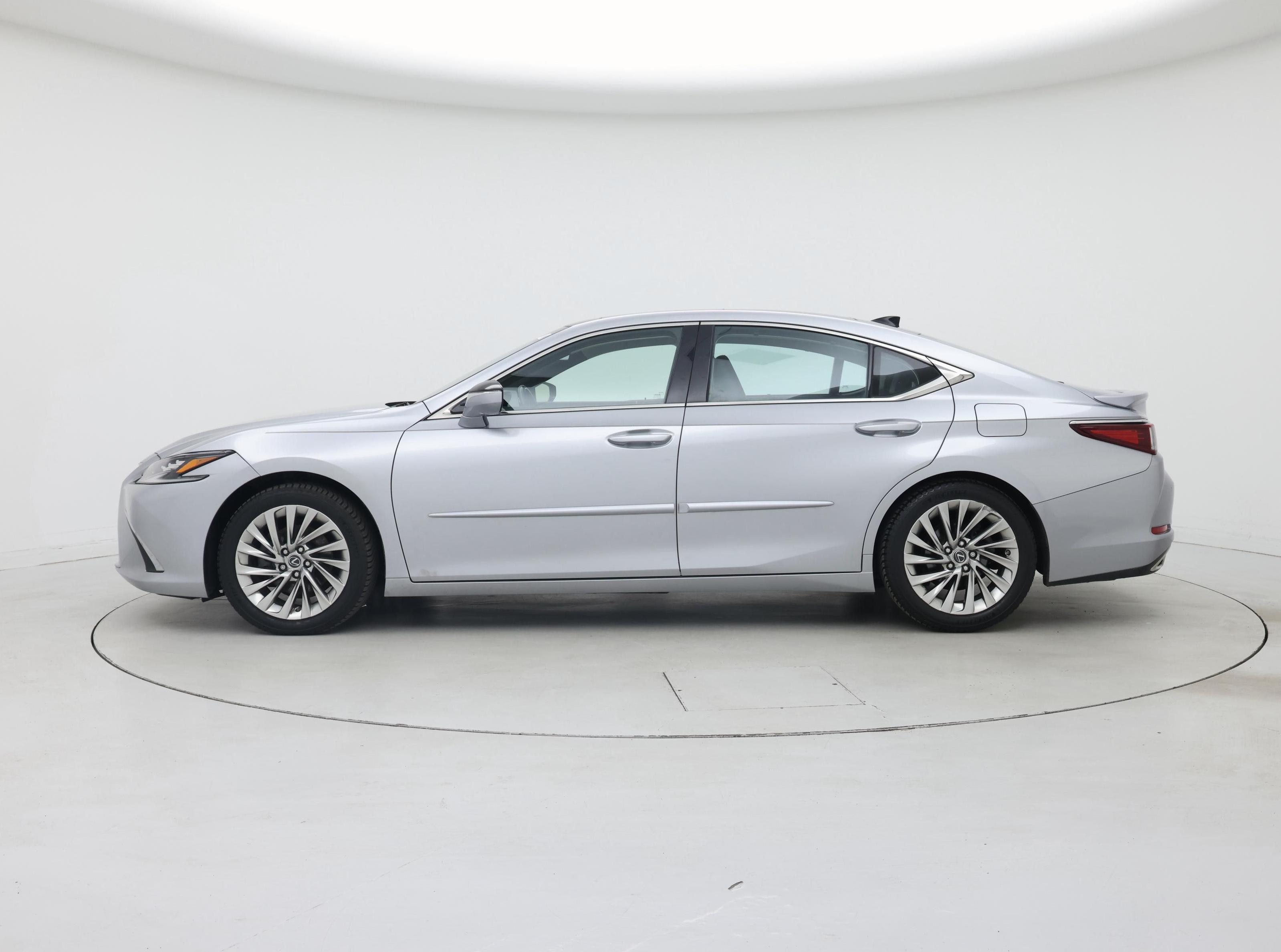 Thumbnail: 2022 Lexus ES - 3