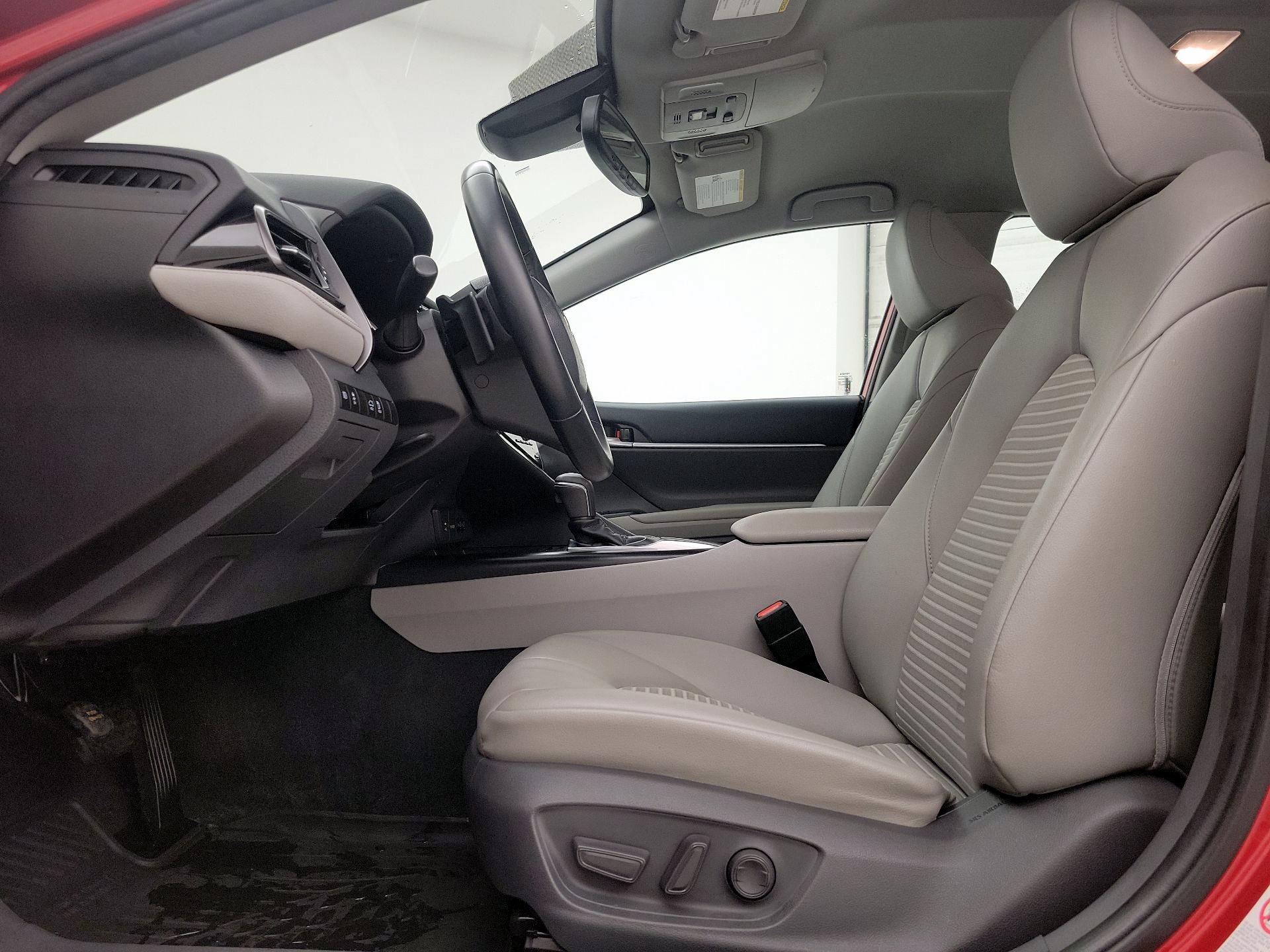 Thumbnail: 2019 Toyota Camry - 11