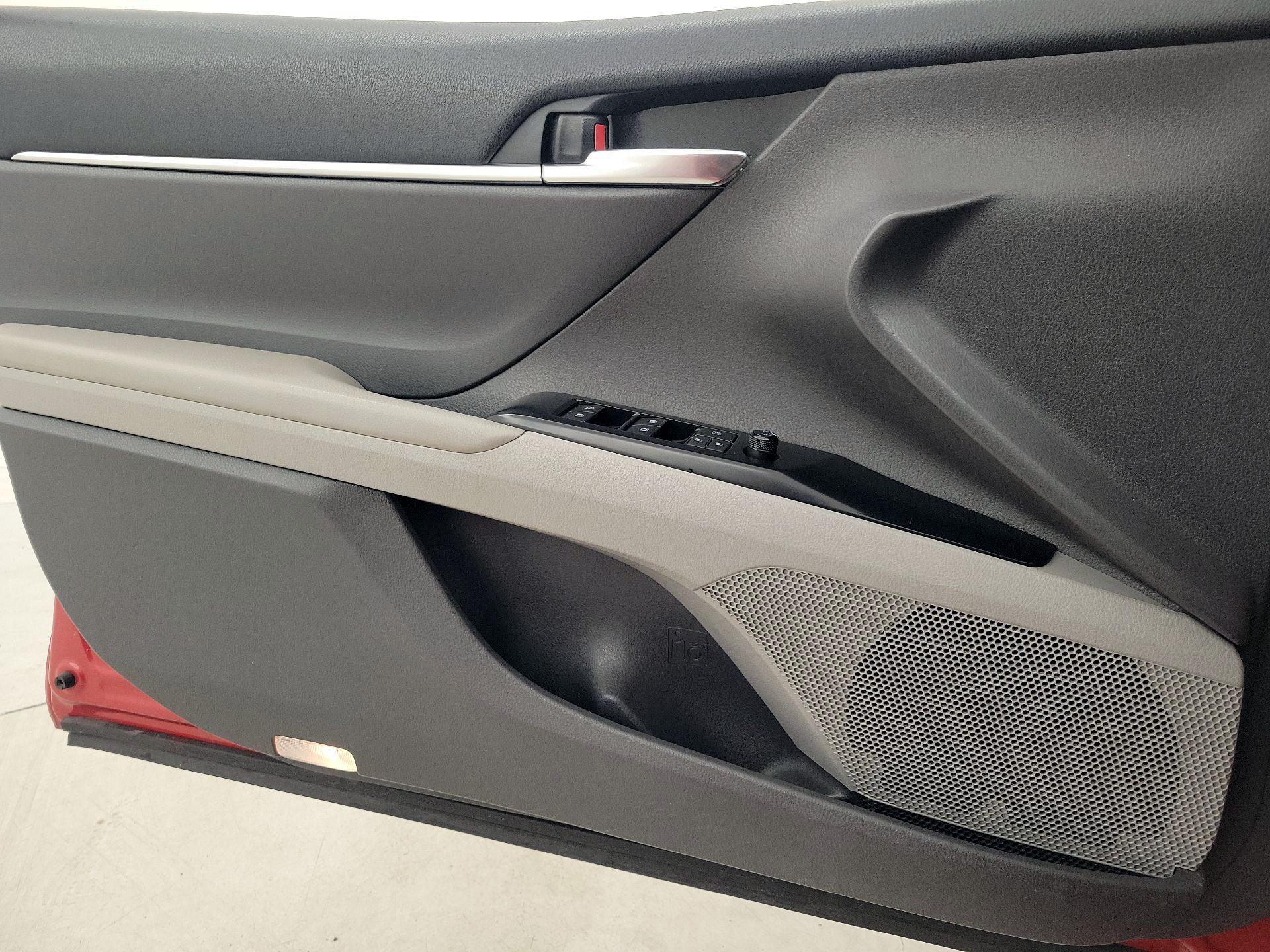 Thumbnail: 2019 Toyota Camry - 12