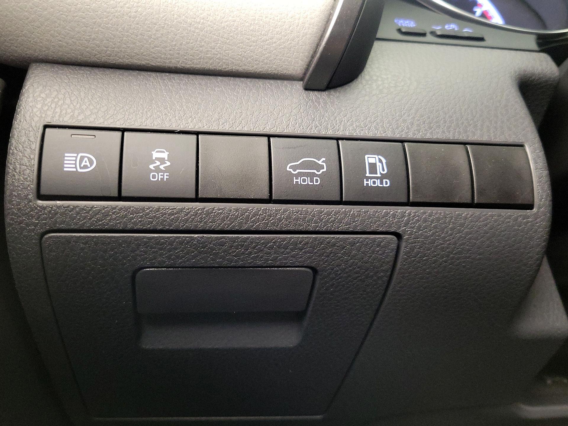 Thumbnail: 2019 Toyota Camry - 13