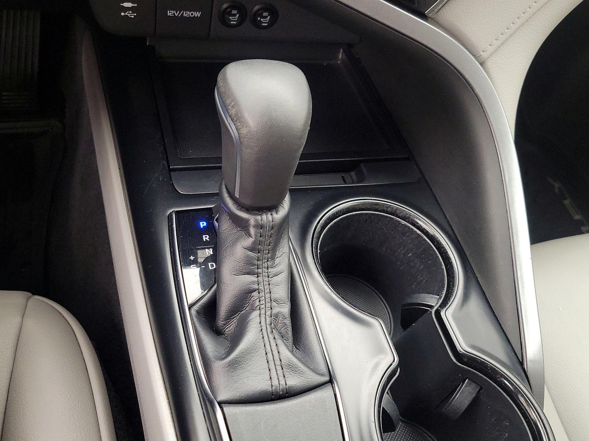 Thumbnail: 2019 Toyota Camry - 17