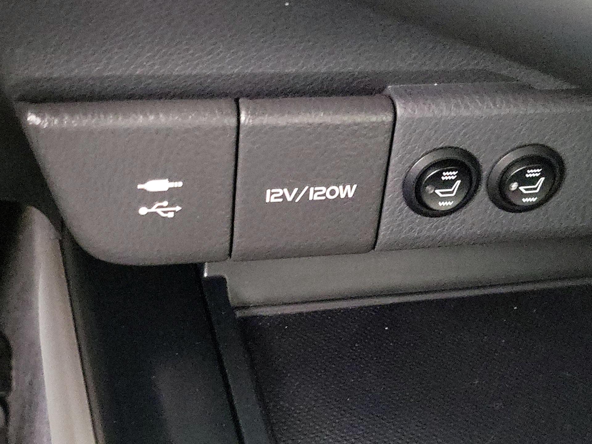 Thumbnail: 2019 Toyota Camry - 18