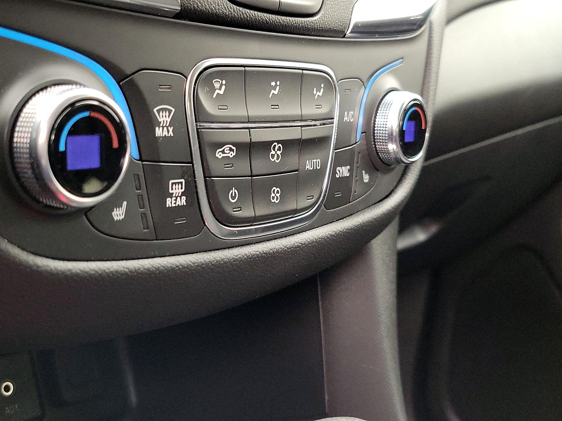 Thumbnail: 2022 Chevrolet Equinox - 16