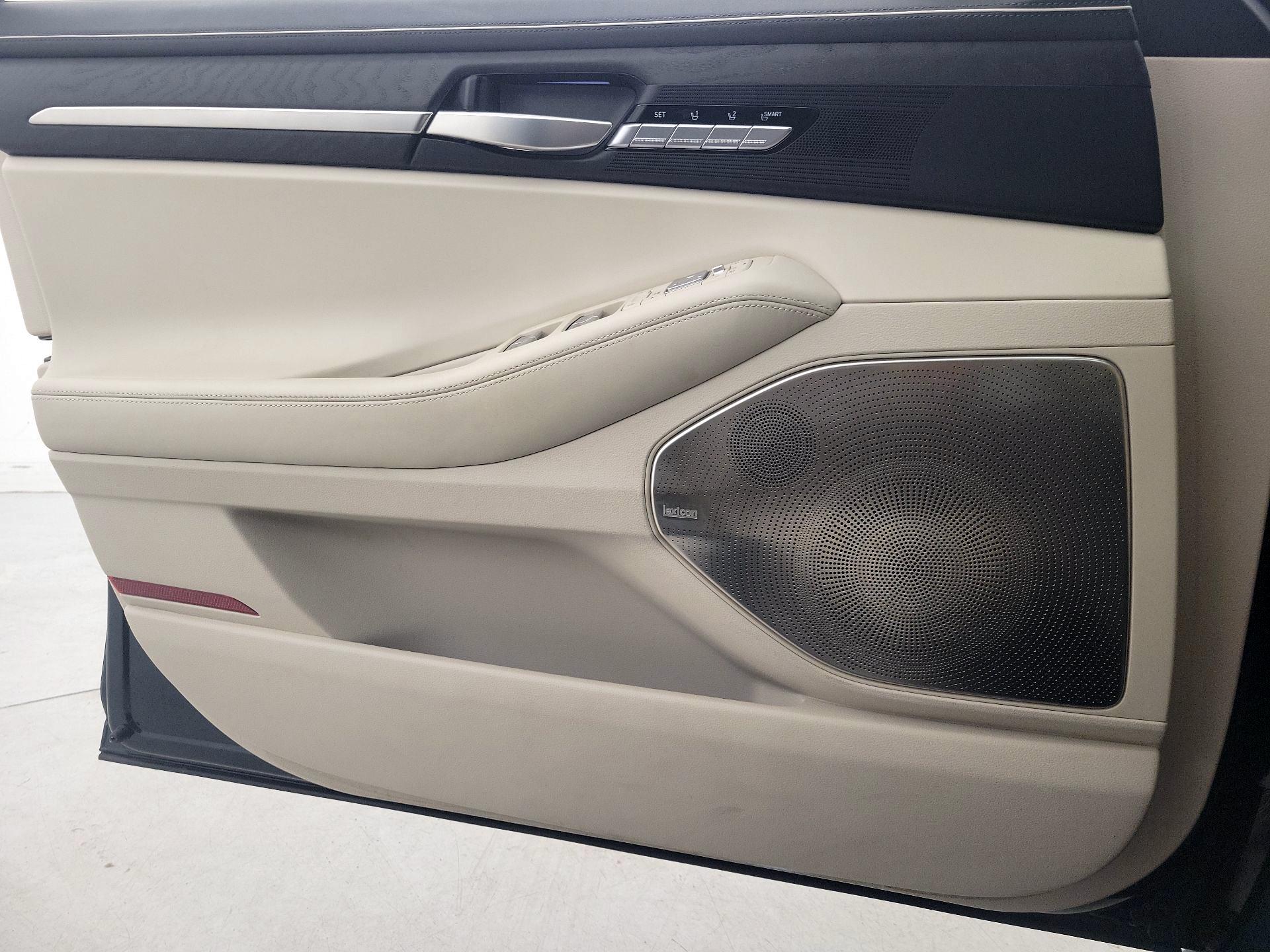 Thumbnail: 2022 Genesis G90 - 12