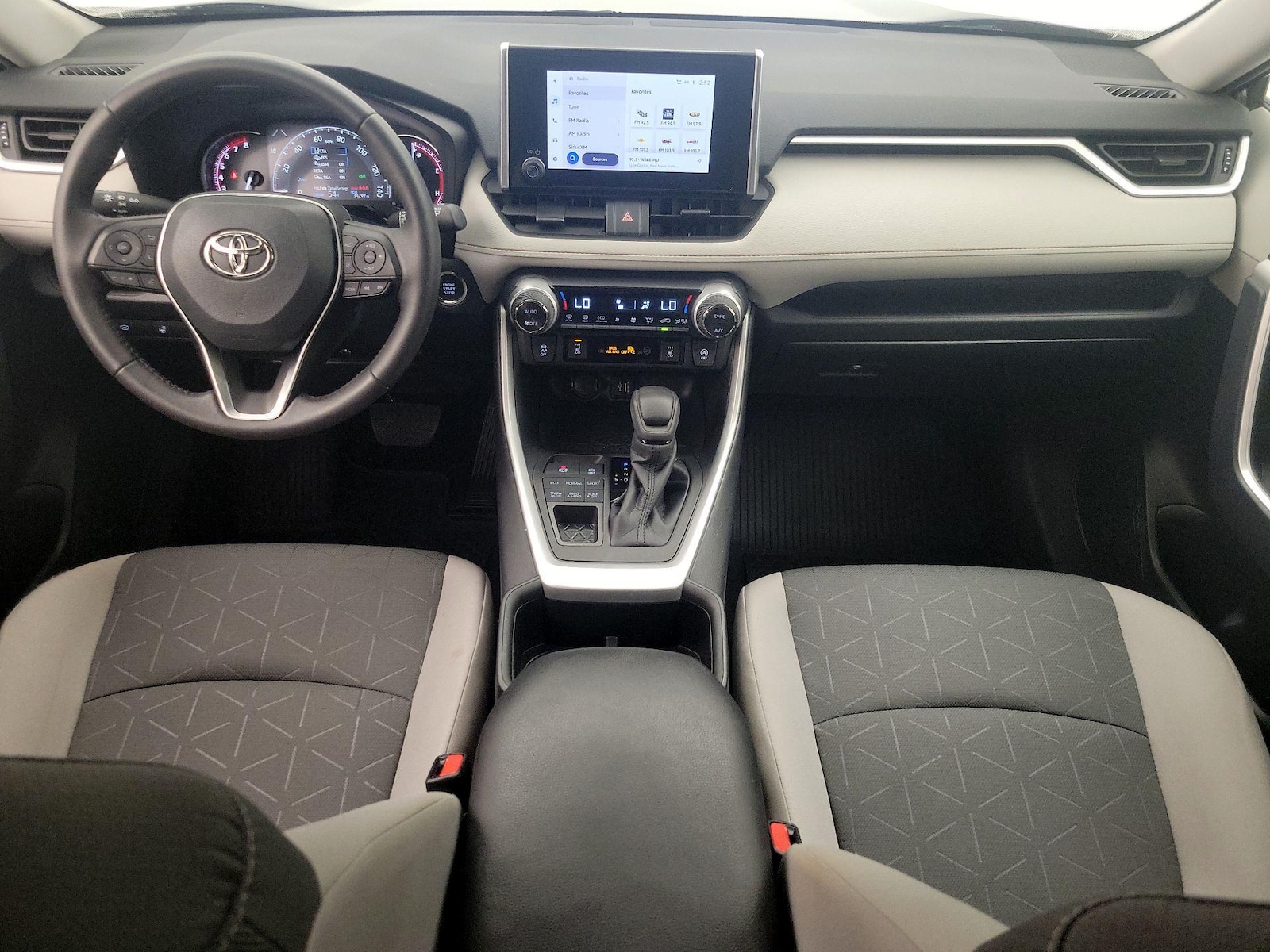 2023 Toyota RAV4 XLE - Photo 10