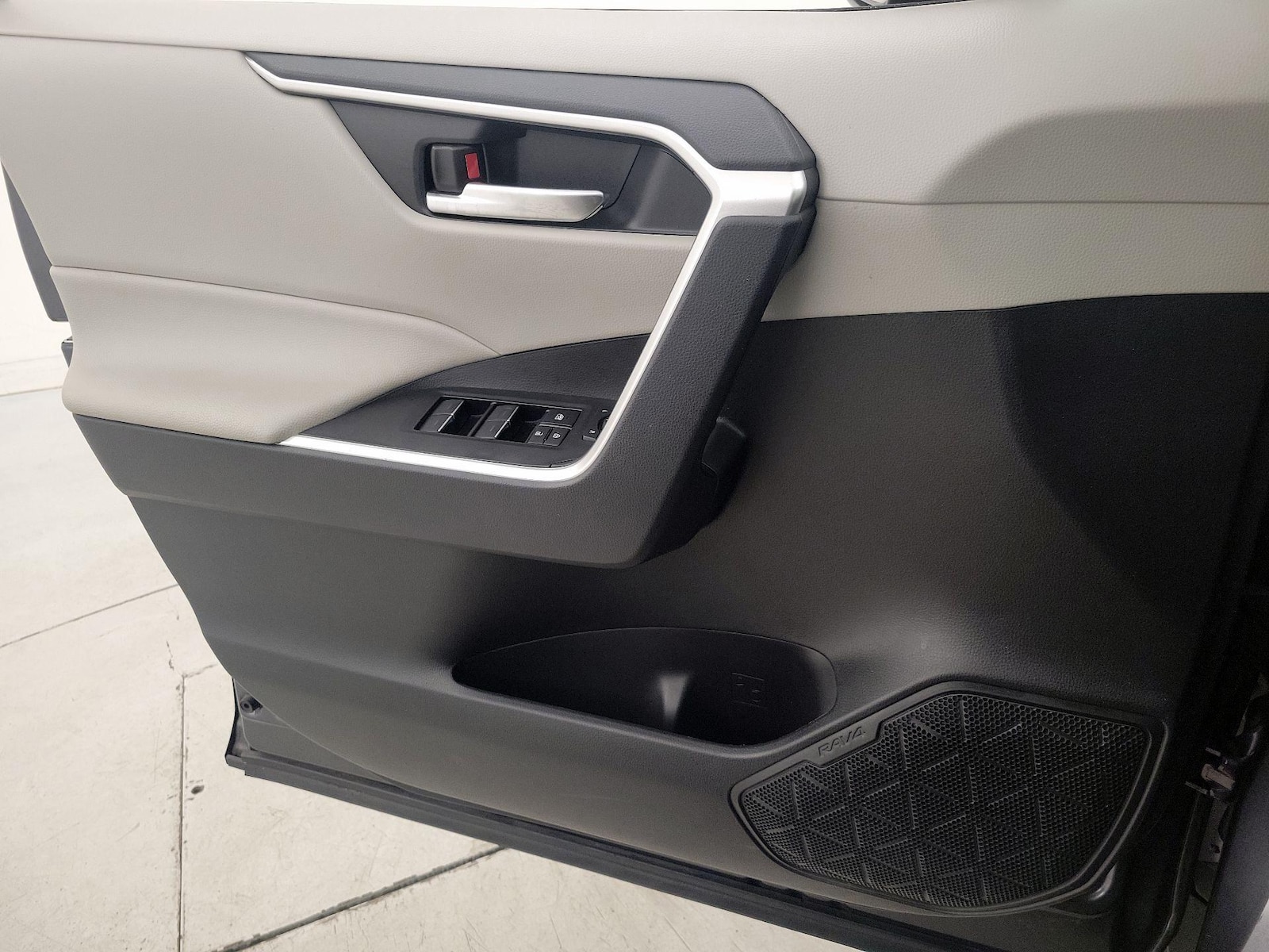 2023 Toyota RAV4 XLE - Photo 13