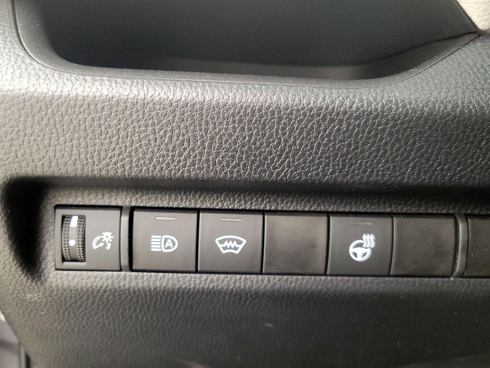 2023 Toyota RAV4 XLE - Photo 14