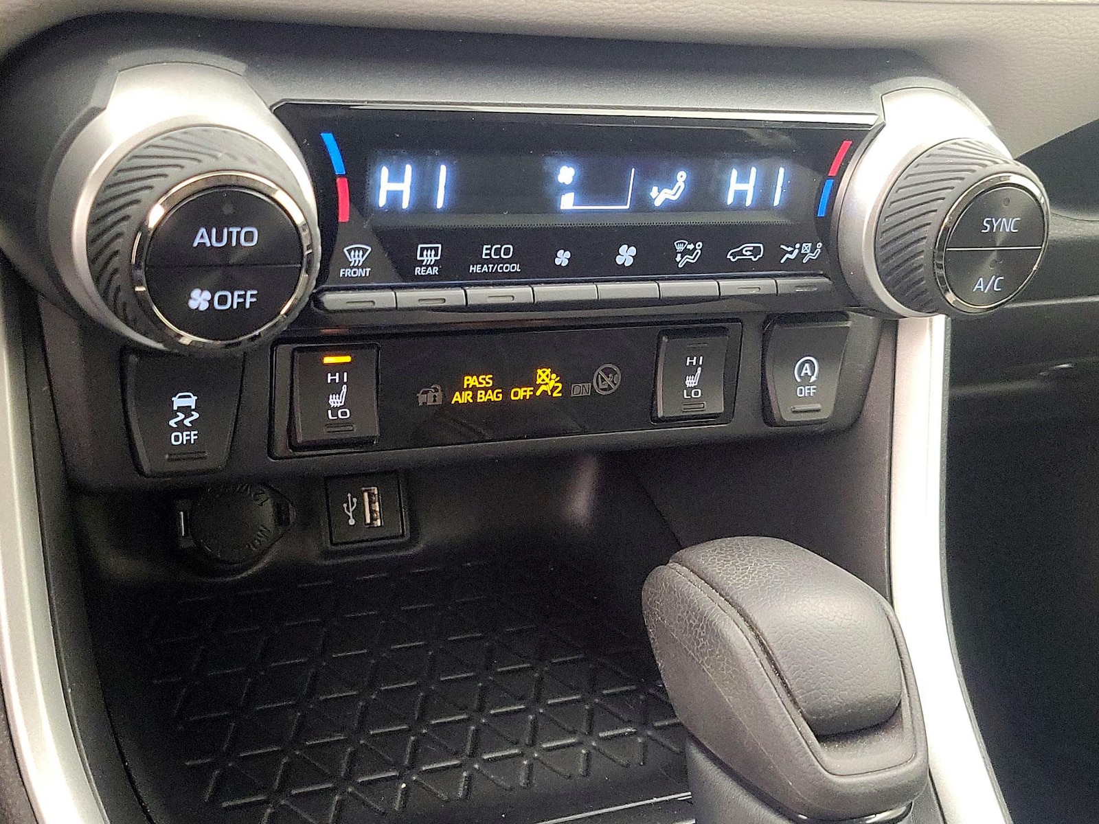 2023 Toyota RAV4 XLE - Photo 17