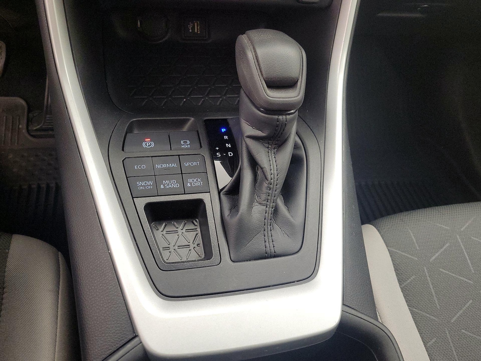 2023 Toyota RAV4 XLE - Photo 18