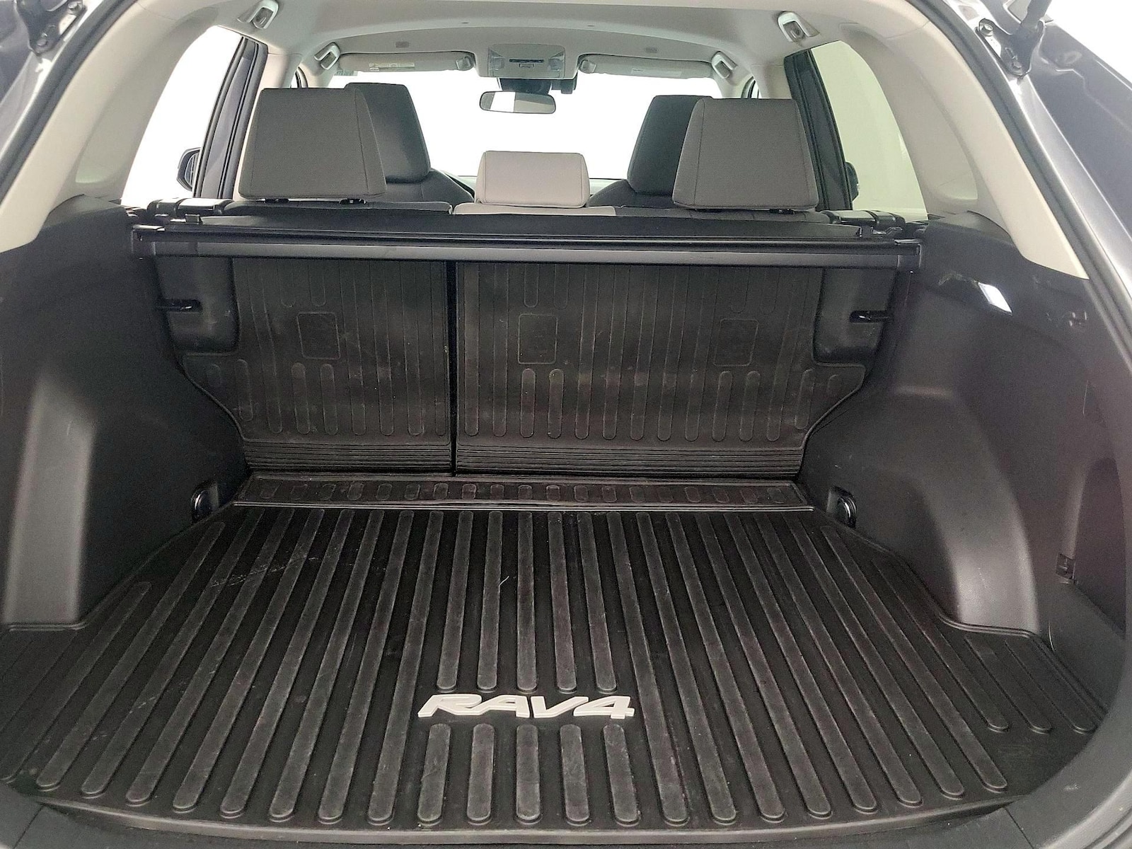 2023 Toyota RAV4 XLE - Photo 21