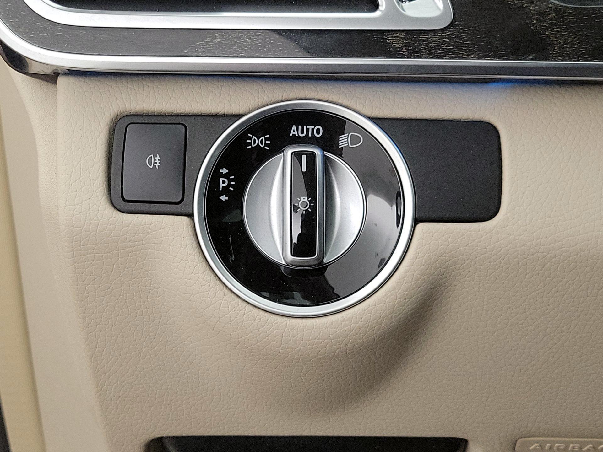 Thumbnail: 2016 Mercedes-Benz E-Class - 13