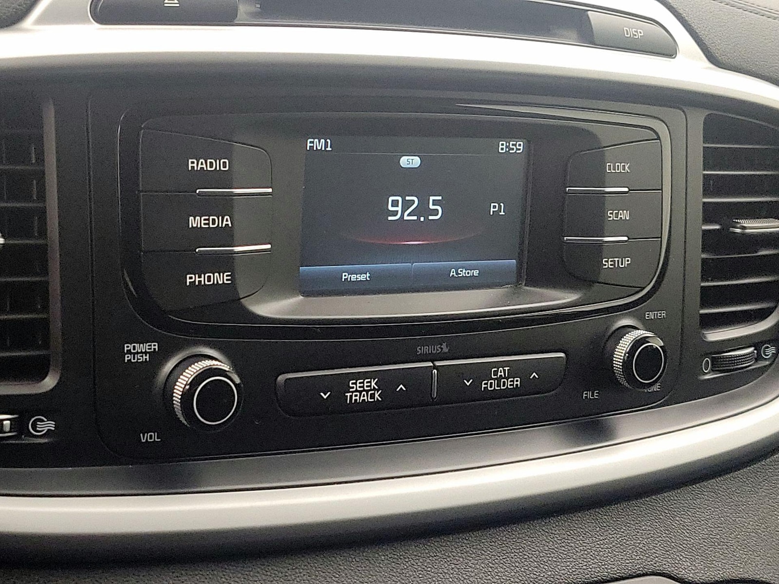 2018 Kia Sorento L - Photo 16